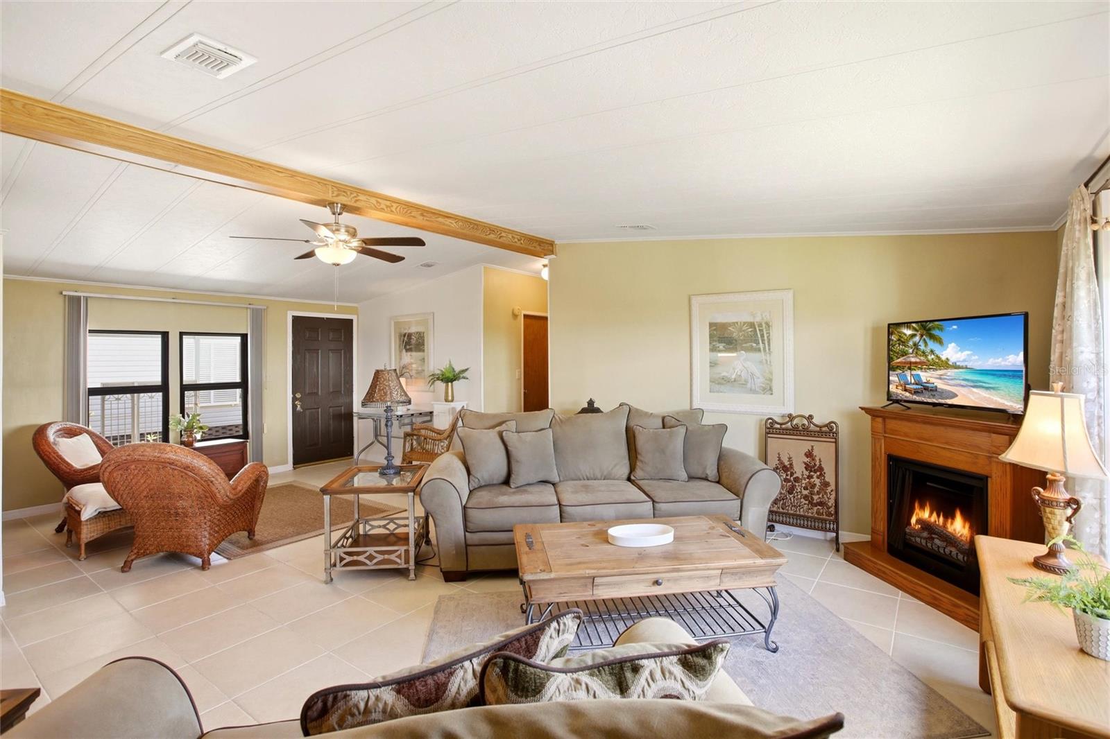 Image 17 of 59 For 15550 Burnt Store Road 231