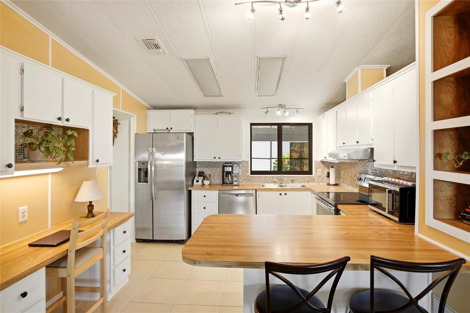 Image 19 of 59 For 15550 Burnt Store Road 231