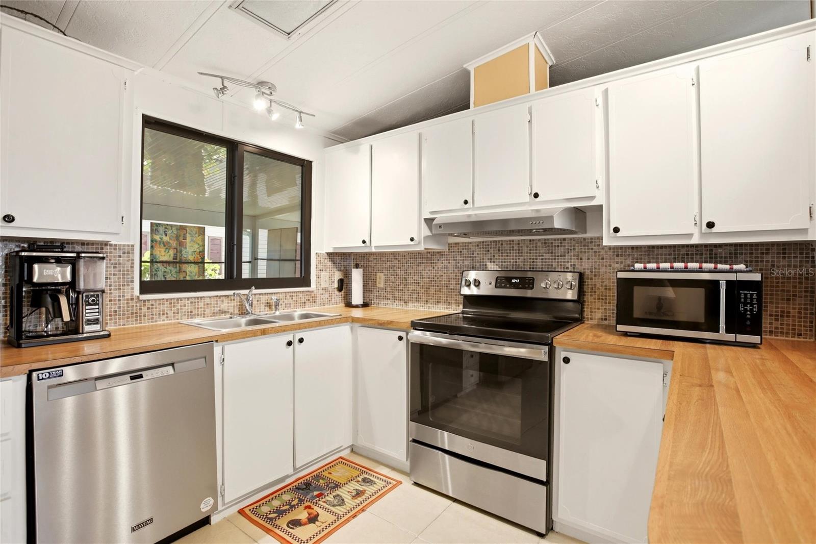 Image 21 of 59 For 15550 Burnt Store Road 231