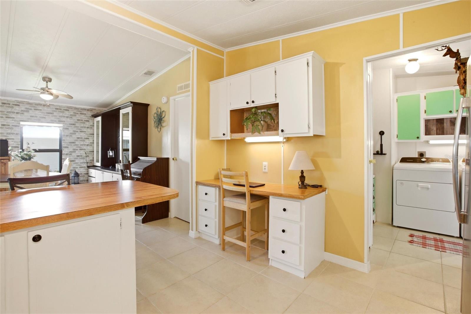 Image 24 of 59 For 15550 Burnt Store Road 231