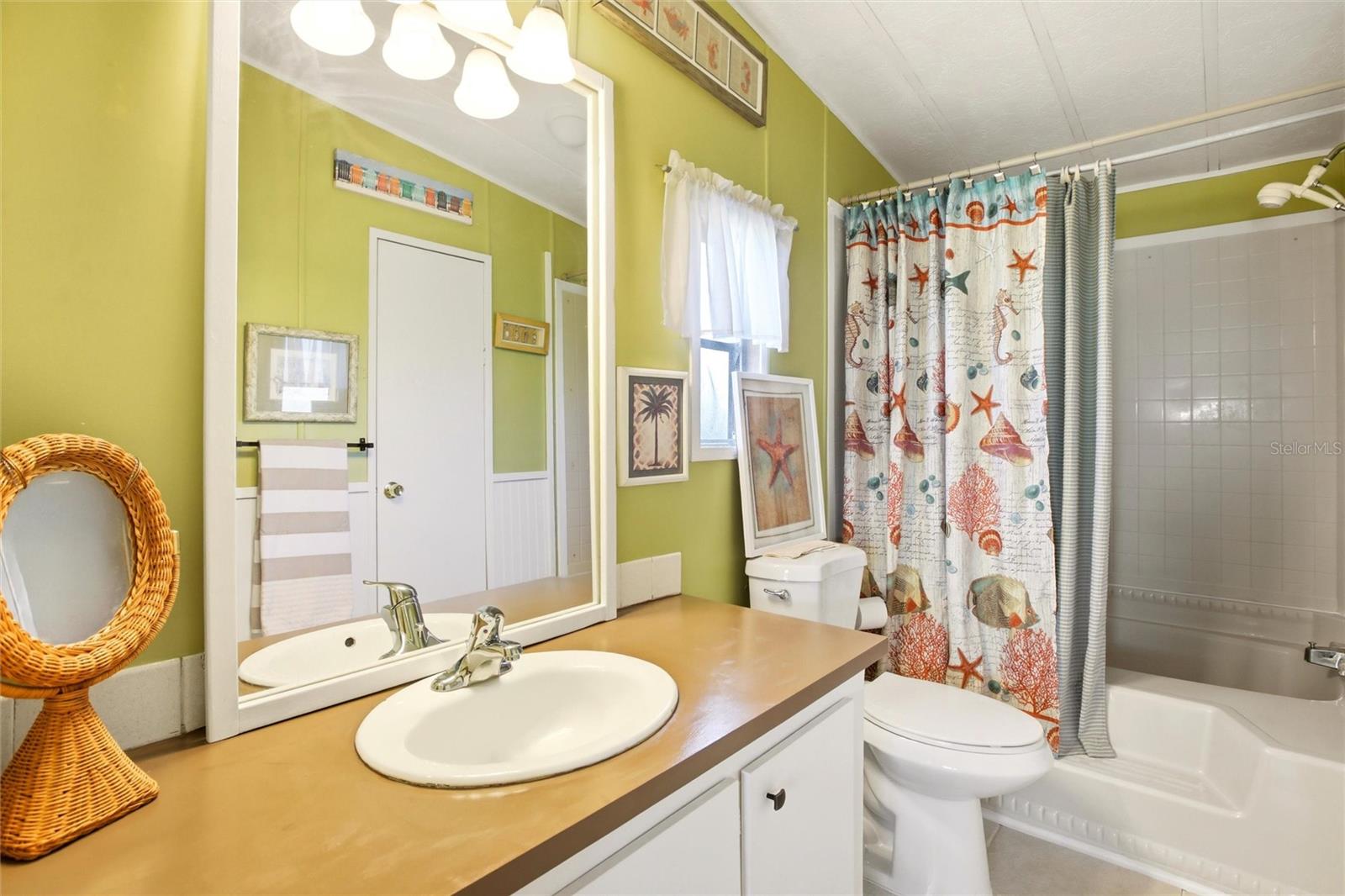 Image 37 of 59 For 15550 Burnt Store Road 231