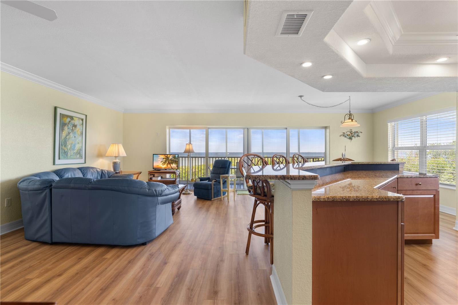 Image 21 of 64 For 101 Marion Court 215