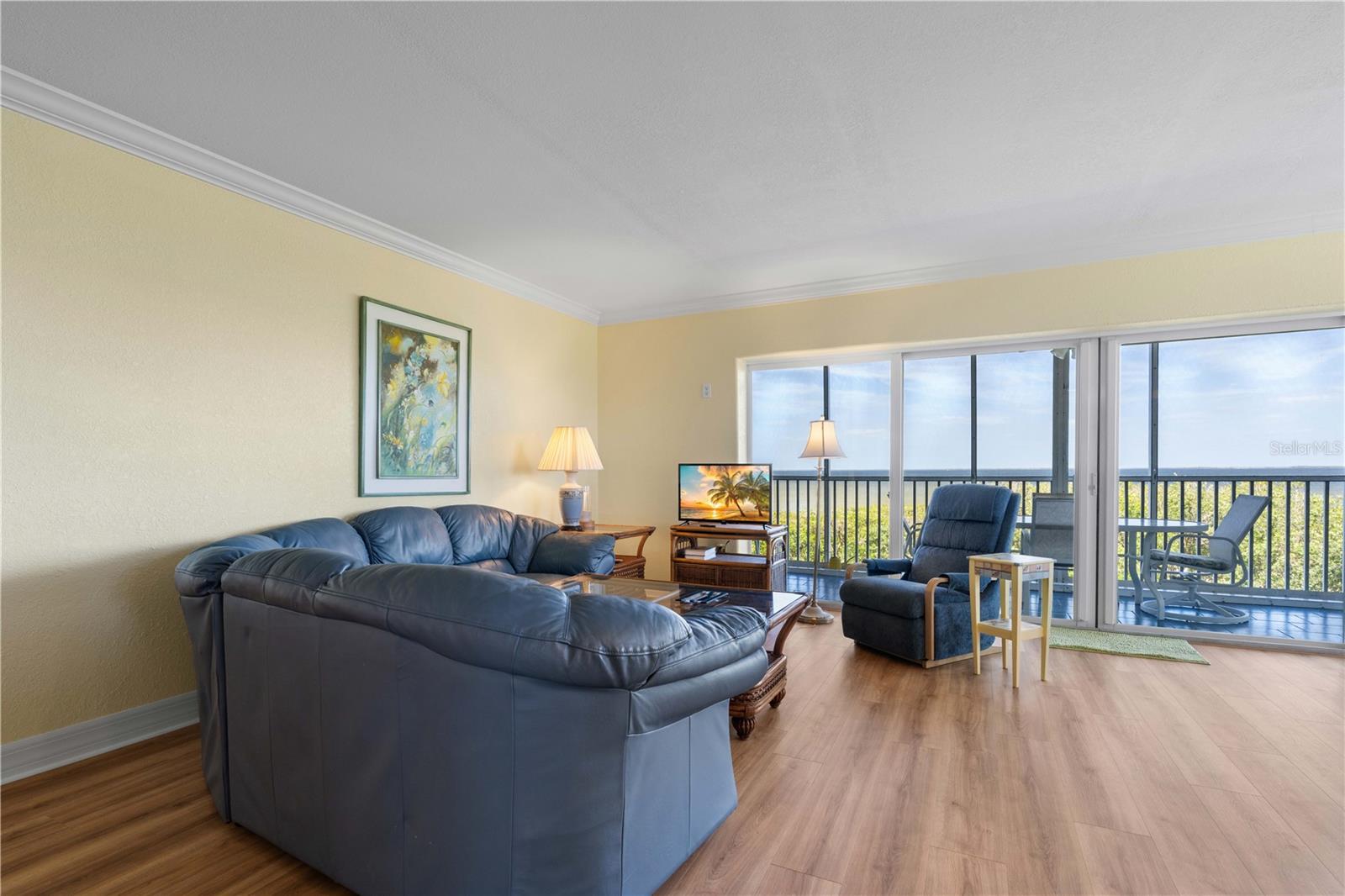 Image 26 of 64 For 101 Marion Court 215