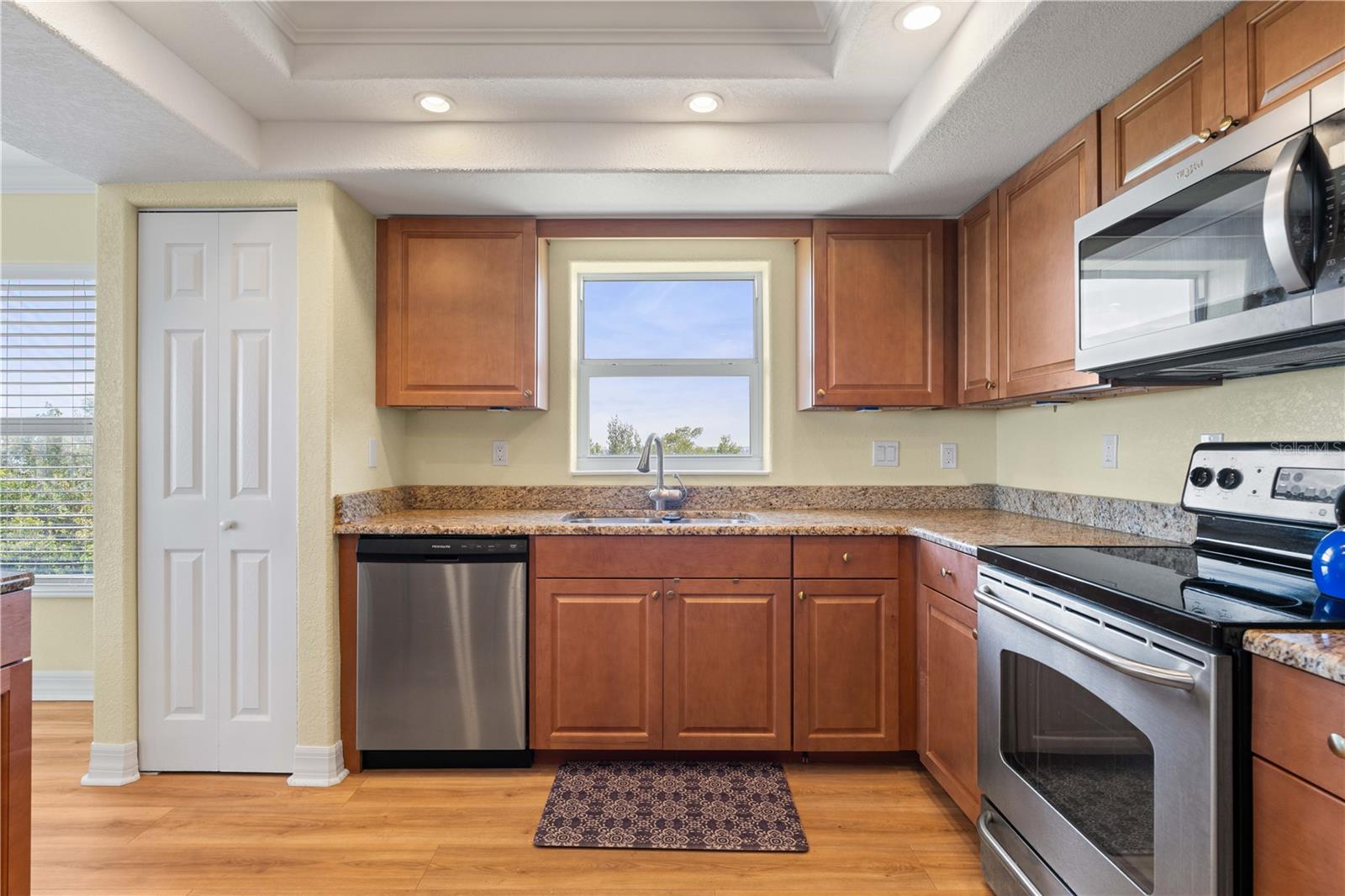 Image 8 of 64 For 101 Marion Court 215