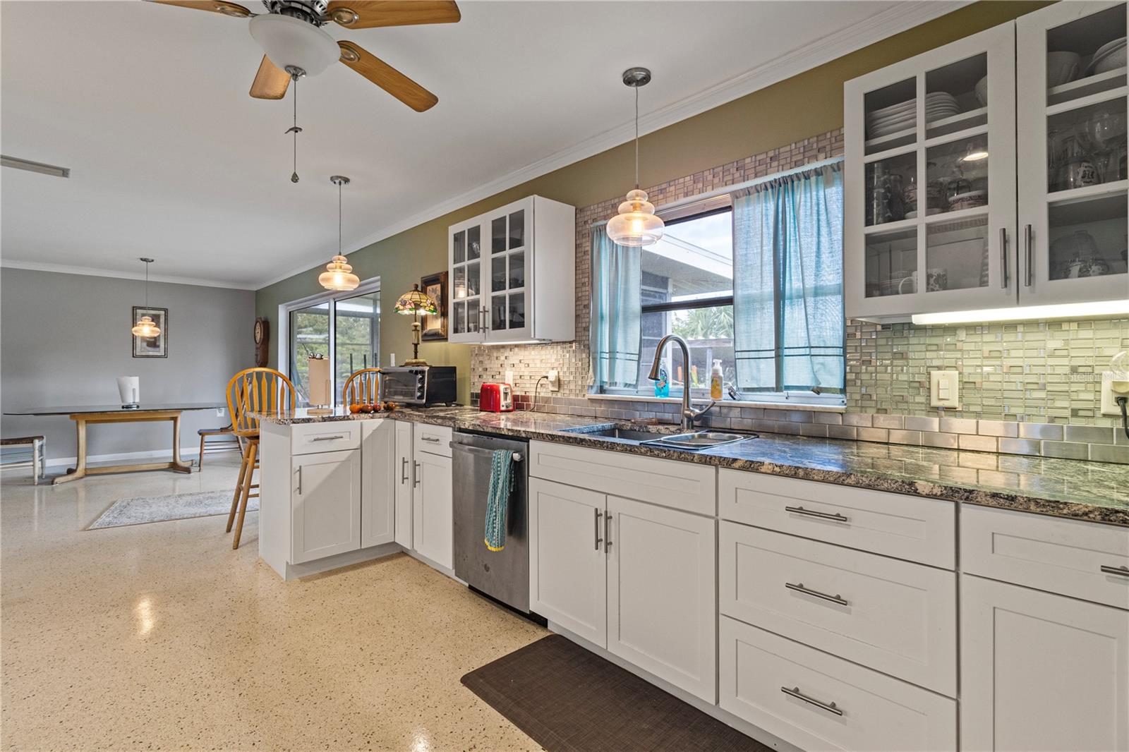 Image 11 of 24 For 4020 Palm Drive