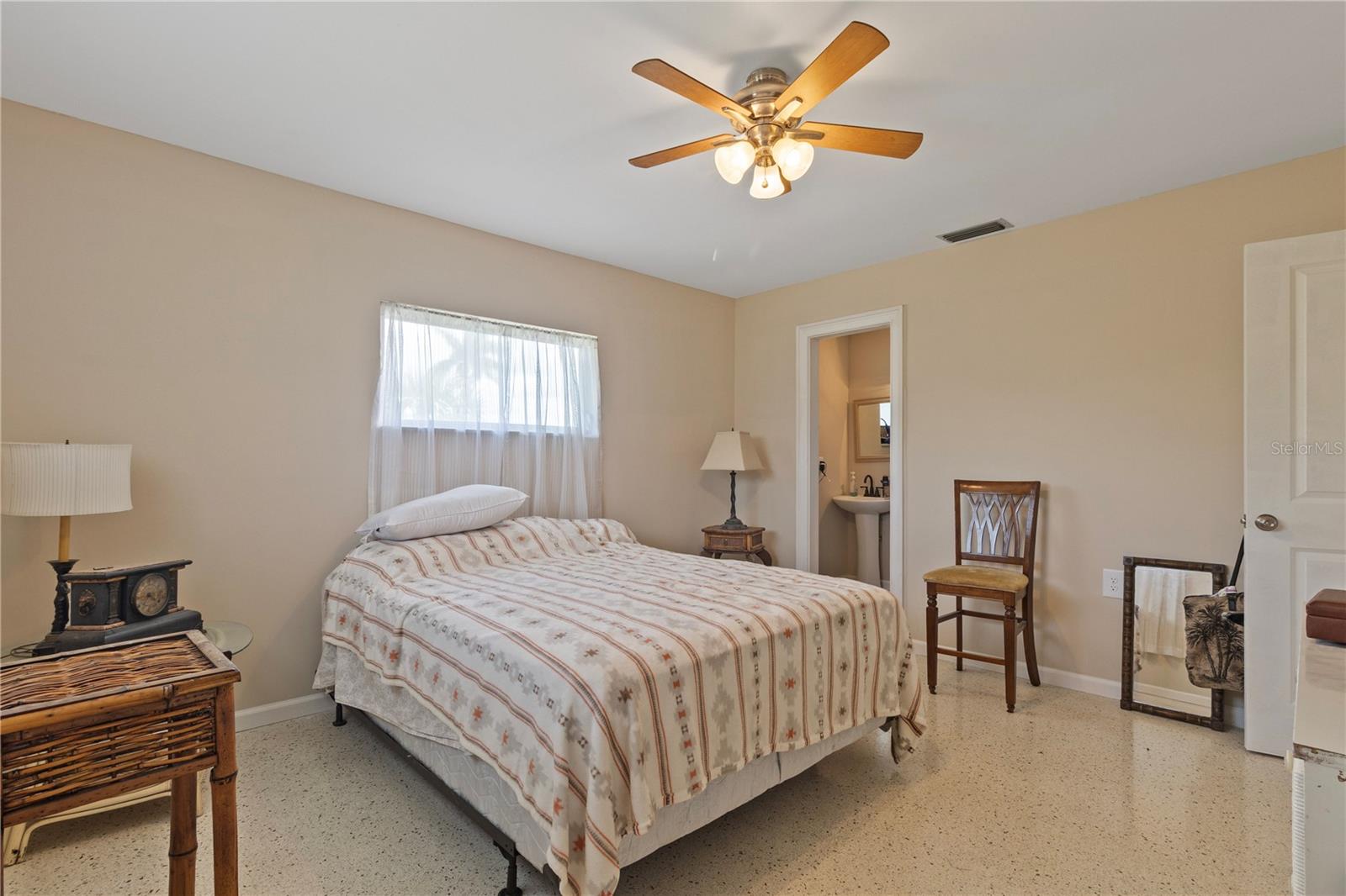 Image 17 of 24 For 4020 Palm Drive