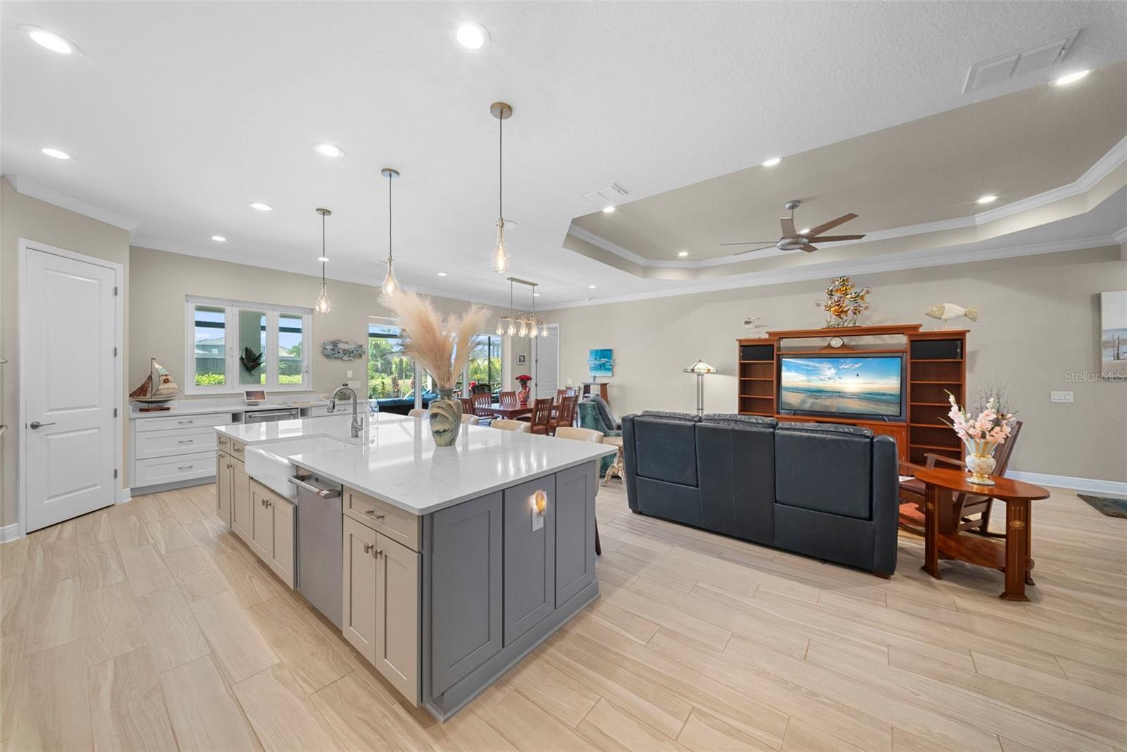 Image 12 of 72 For 21244 Holmes Circle