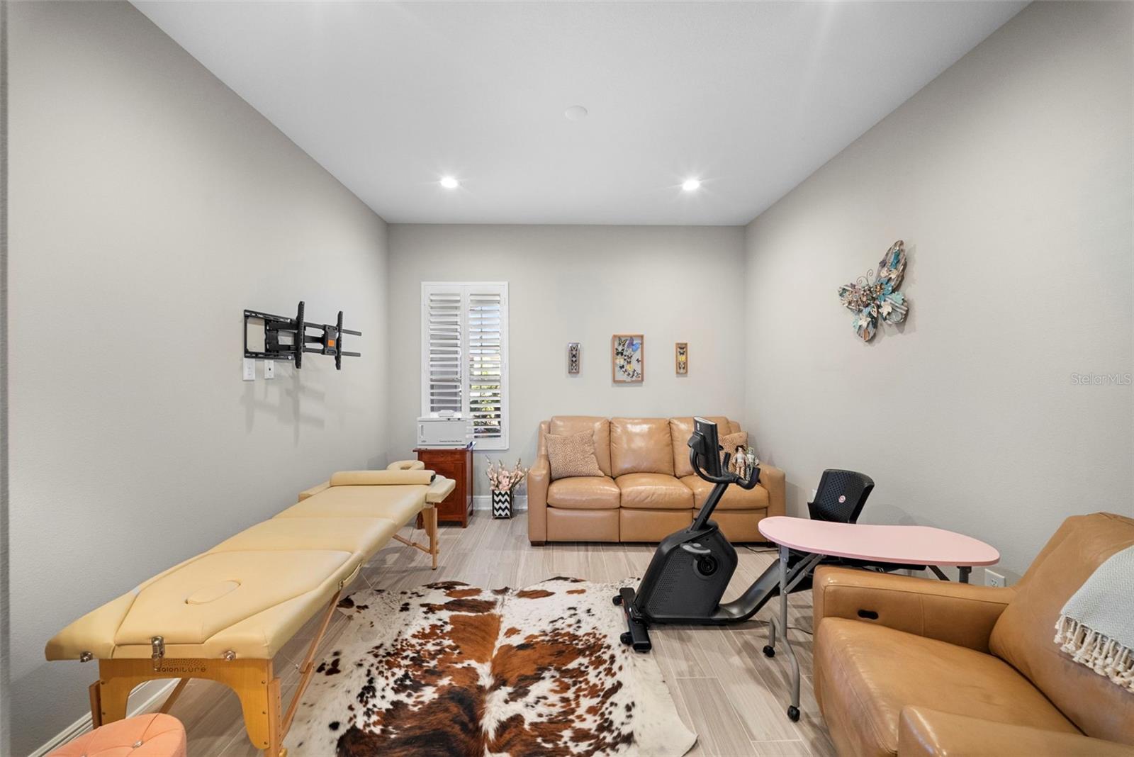 Image 20 of 72 For 21244 Holmes Circle