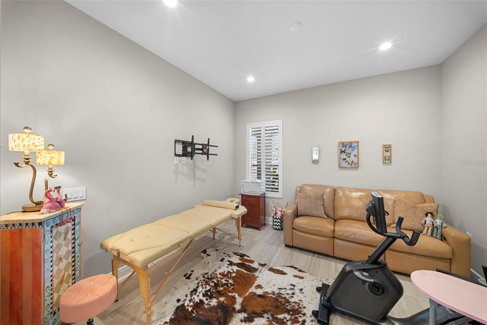 Image 21 of 72 For 21244 Holmes Circle