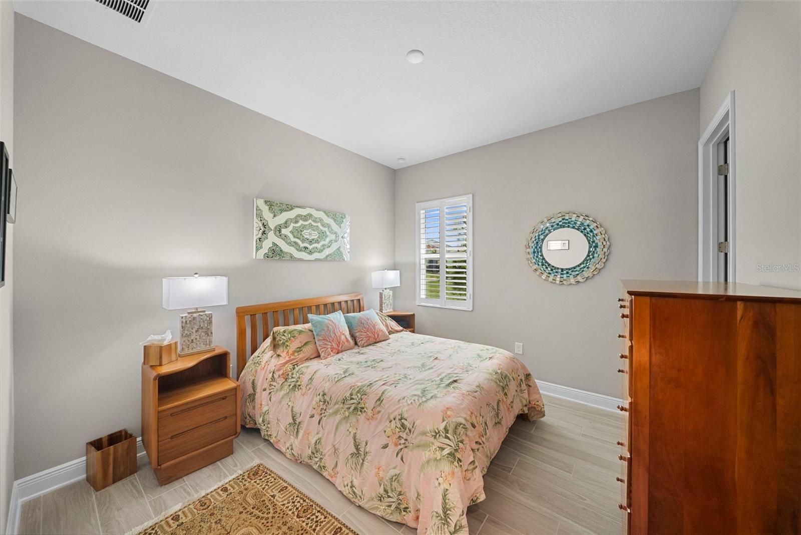 Image 26 of 72 For 21244 Holmes Circle