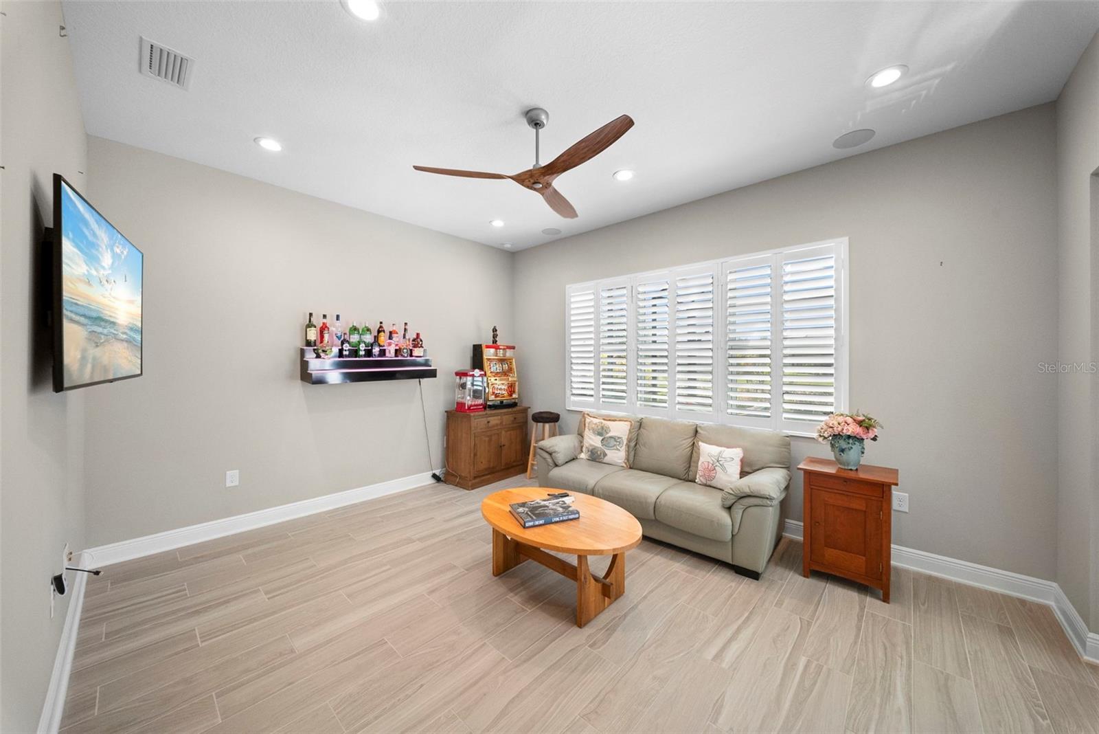 Image 29 of 72 For 21244 Holmes Circle