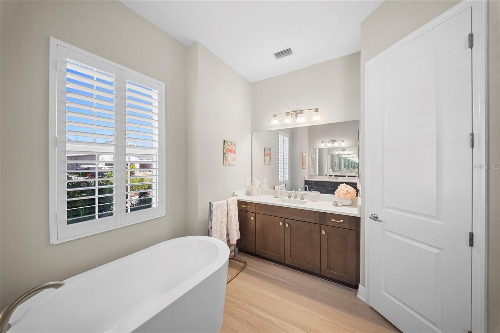 Image 39 of 72 For 21244 Holmes Circle