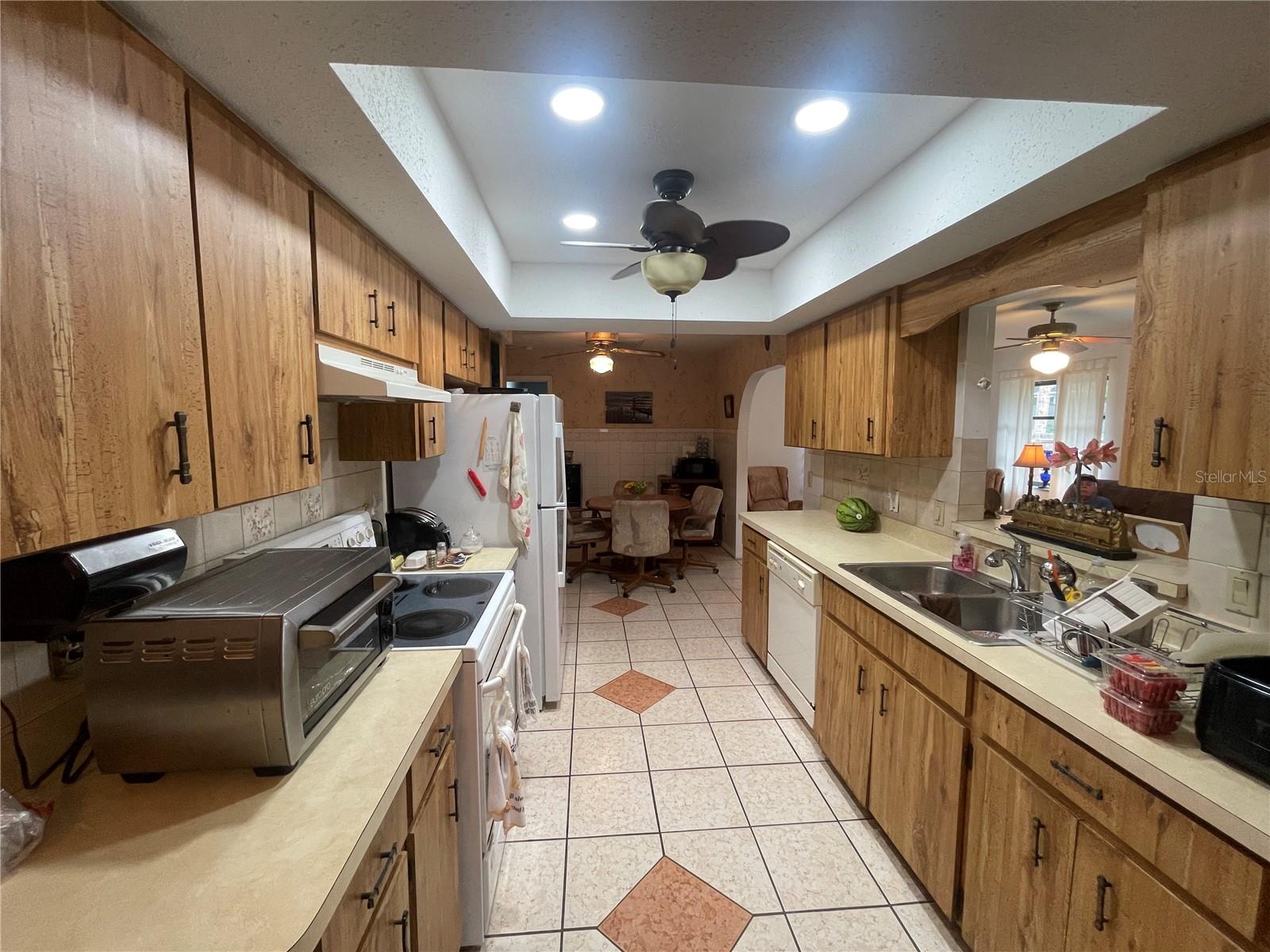 Image 12 of 41 For 5662 Salford Boulevard