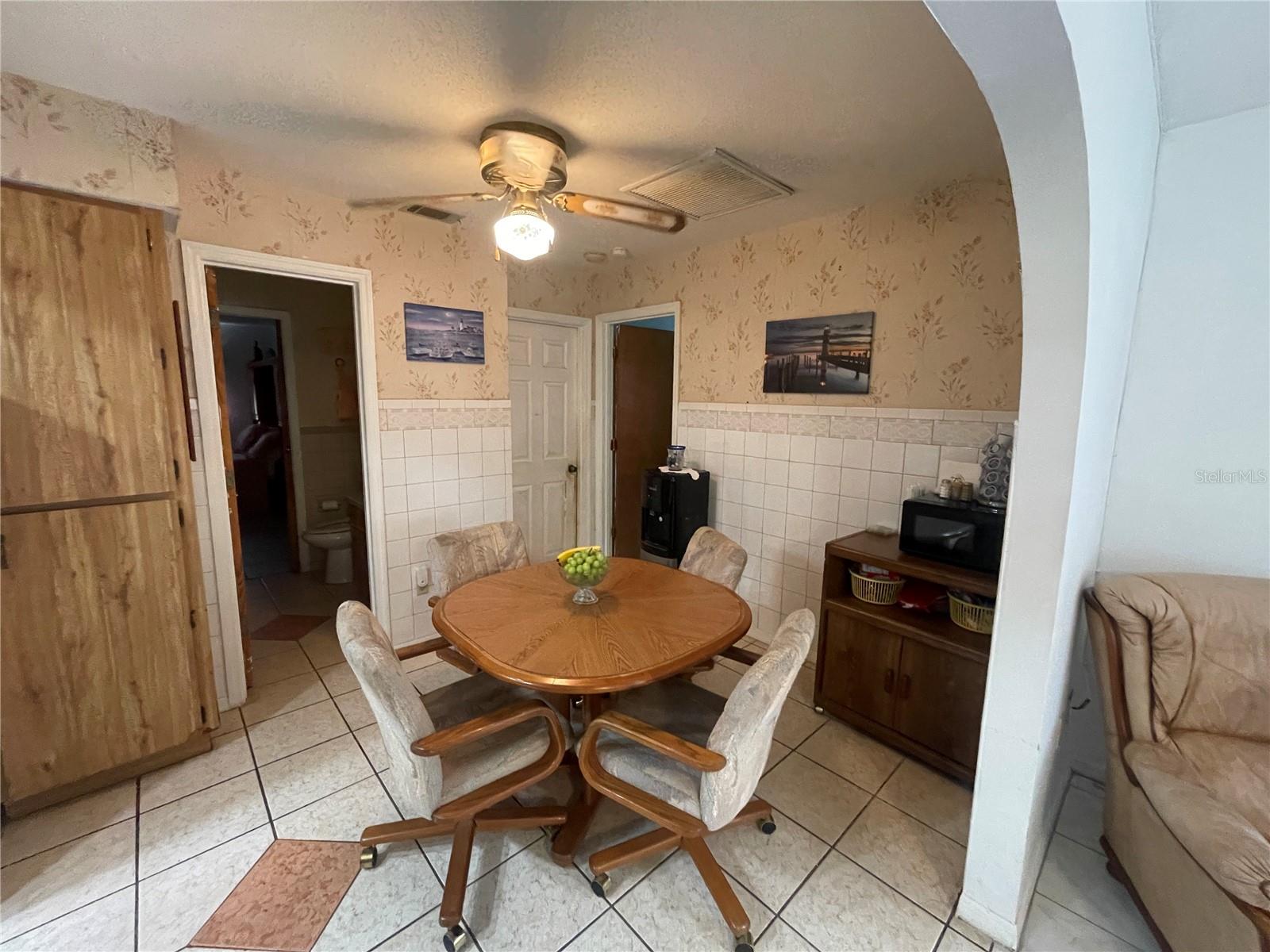 Image 14 of 41 For 5662 Salford Boulevard