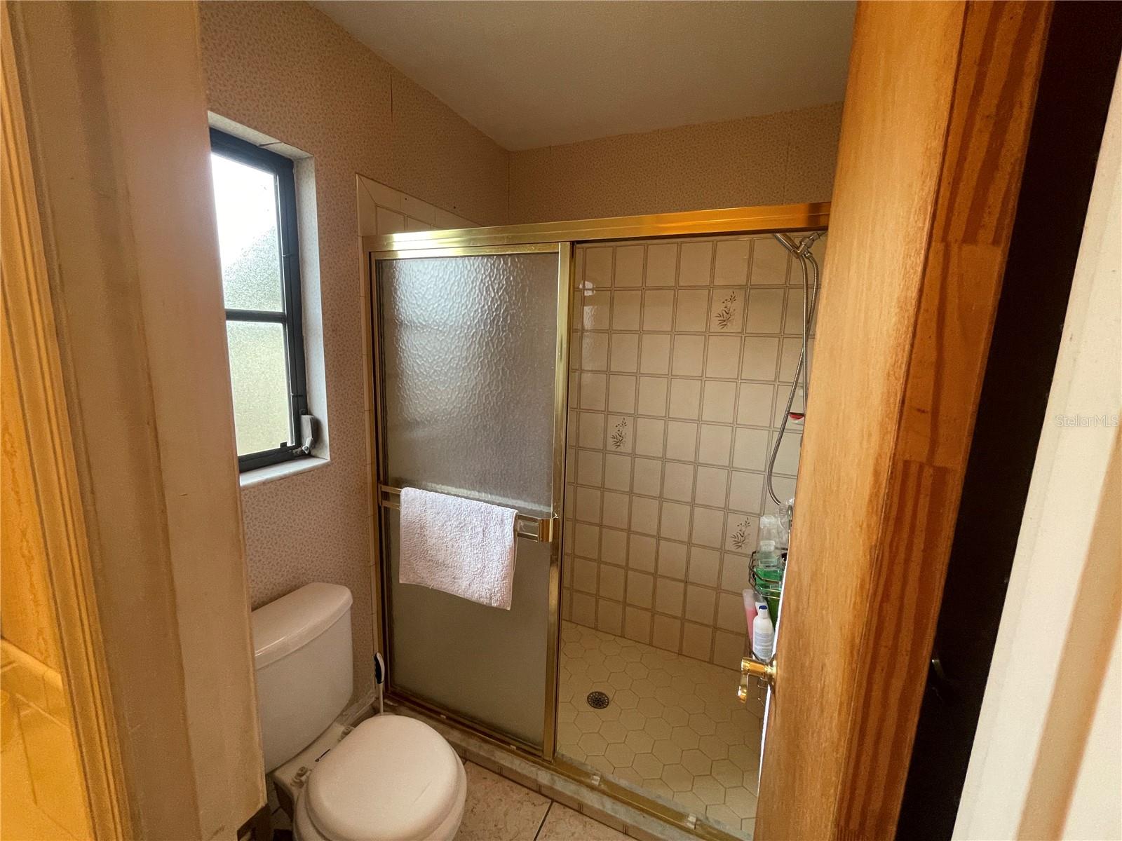 Image 17 of 41 For 5662 Salford Boulevard