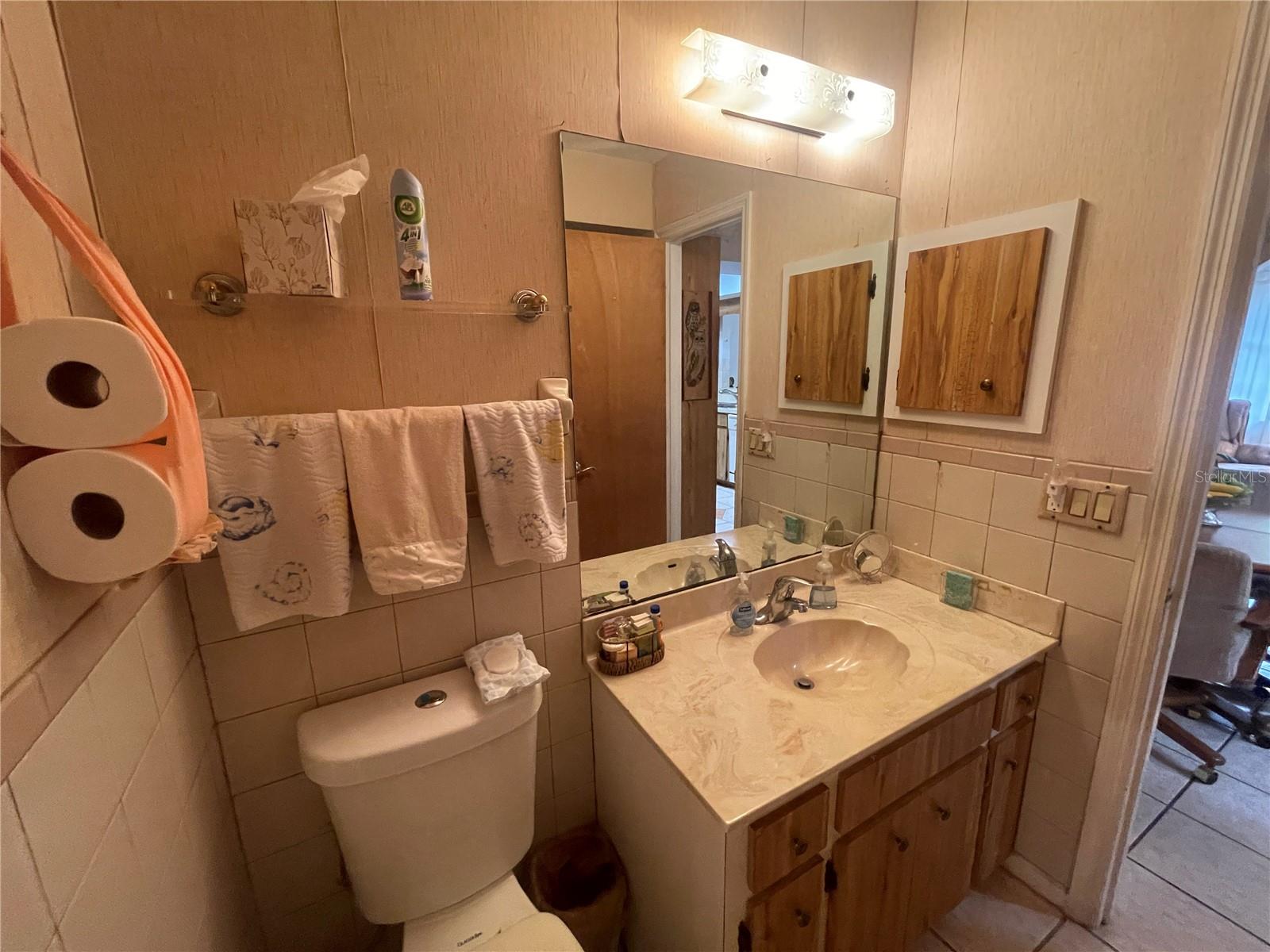 Image 18 of 41 For 5662 Salford Boulevard