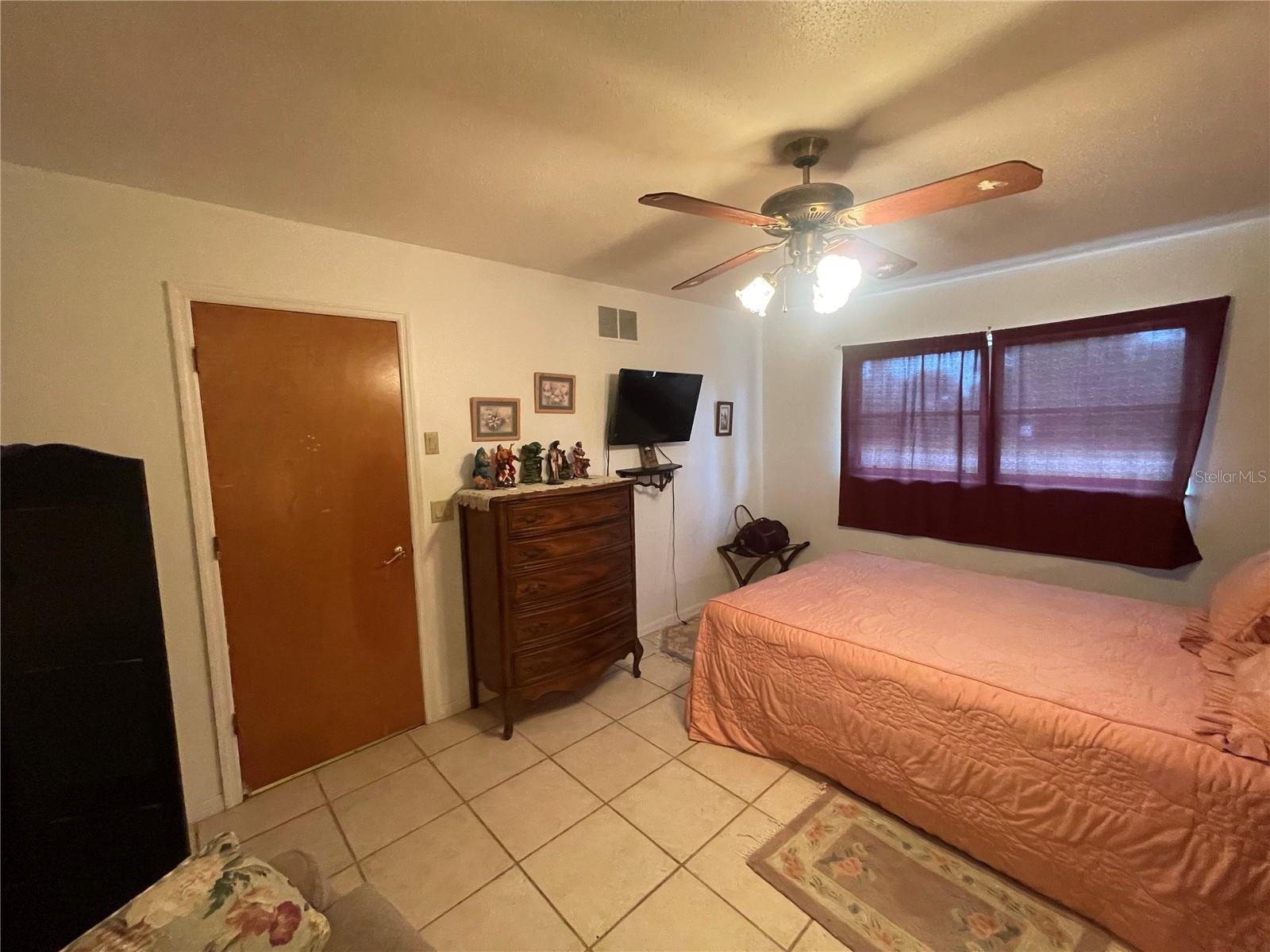 Image 22 of 41 For 5662 Salford Boulevard