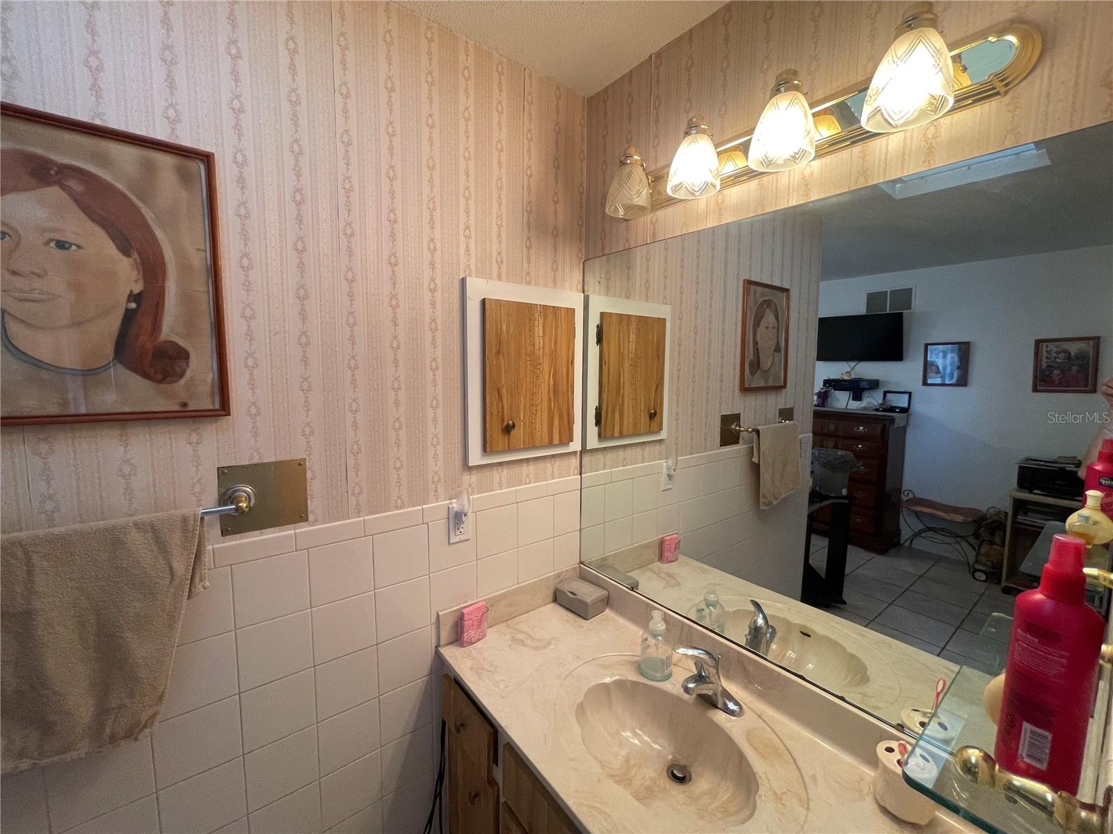 Image 23 of 41 For 5662 Salford Boulevard