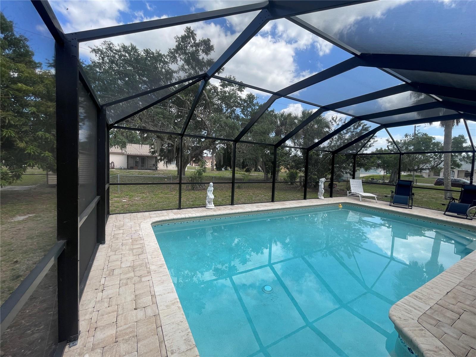 Image 28 of 41 For 5662 Salford Boulevard