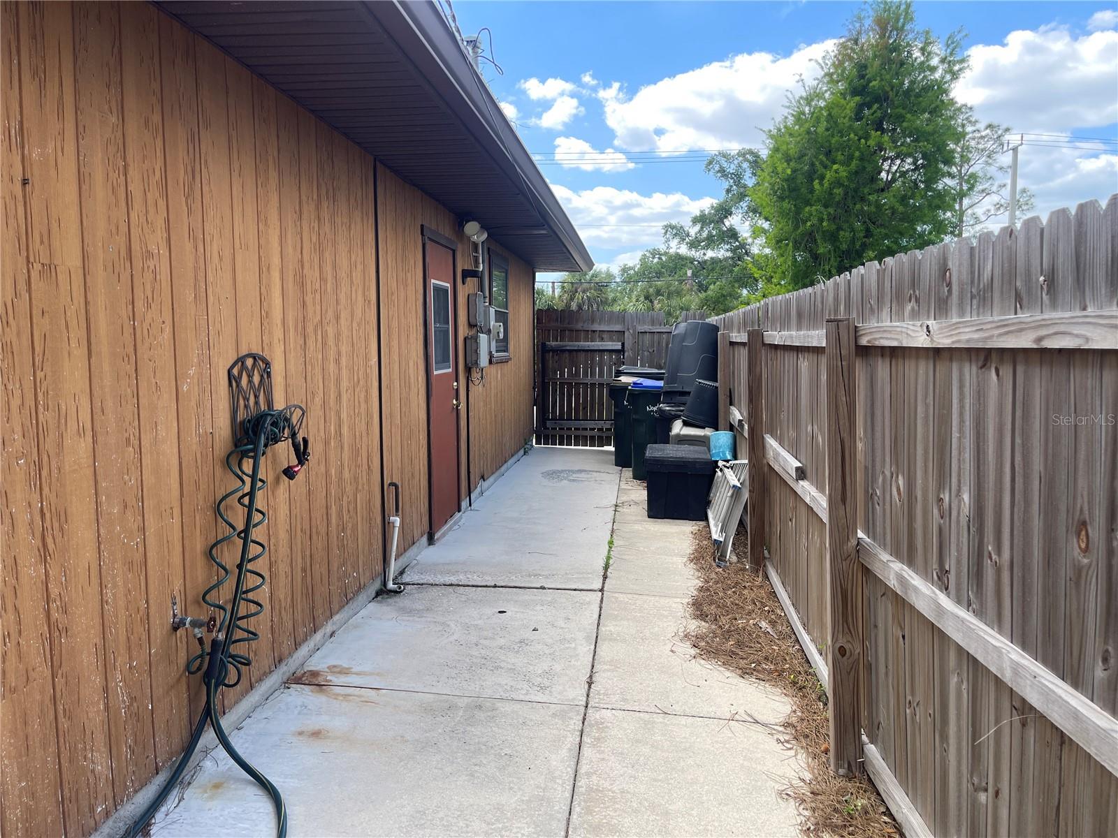 Image 34 of 41 For 5662 Salford Boulevard