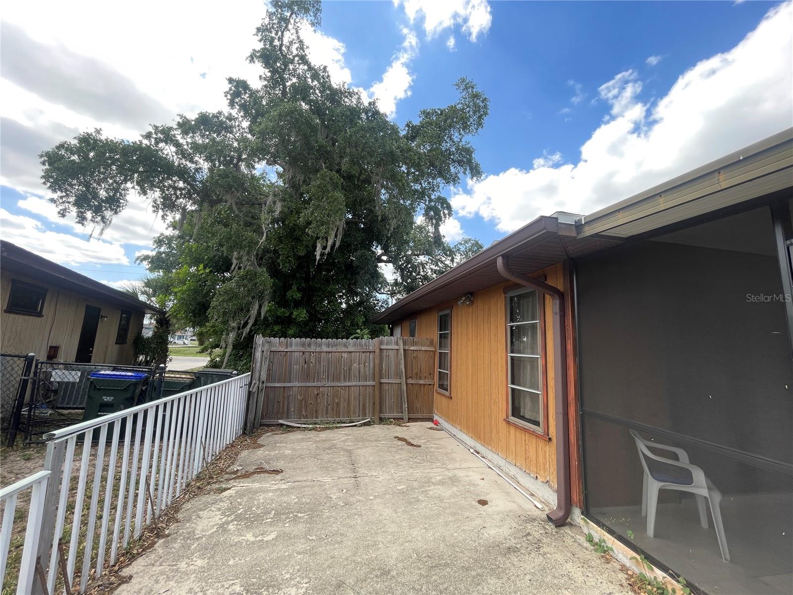 Image 36 of 41 For 5662 Salford Boulevard