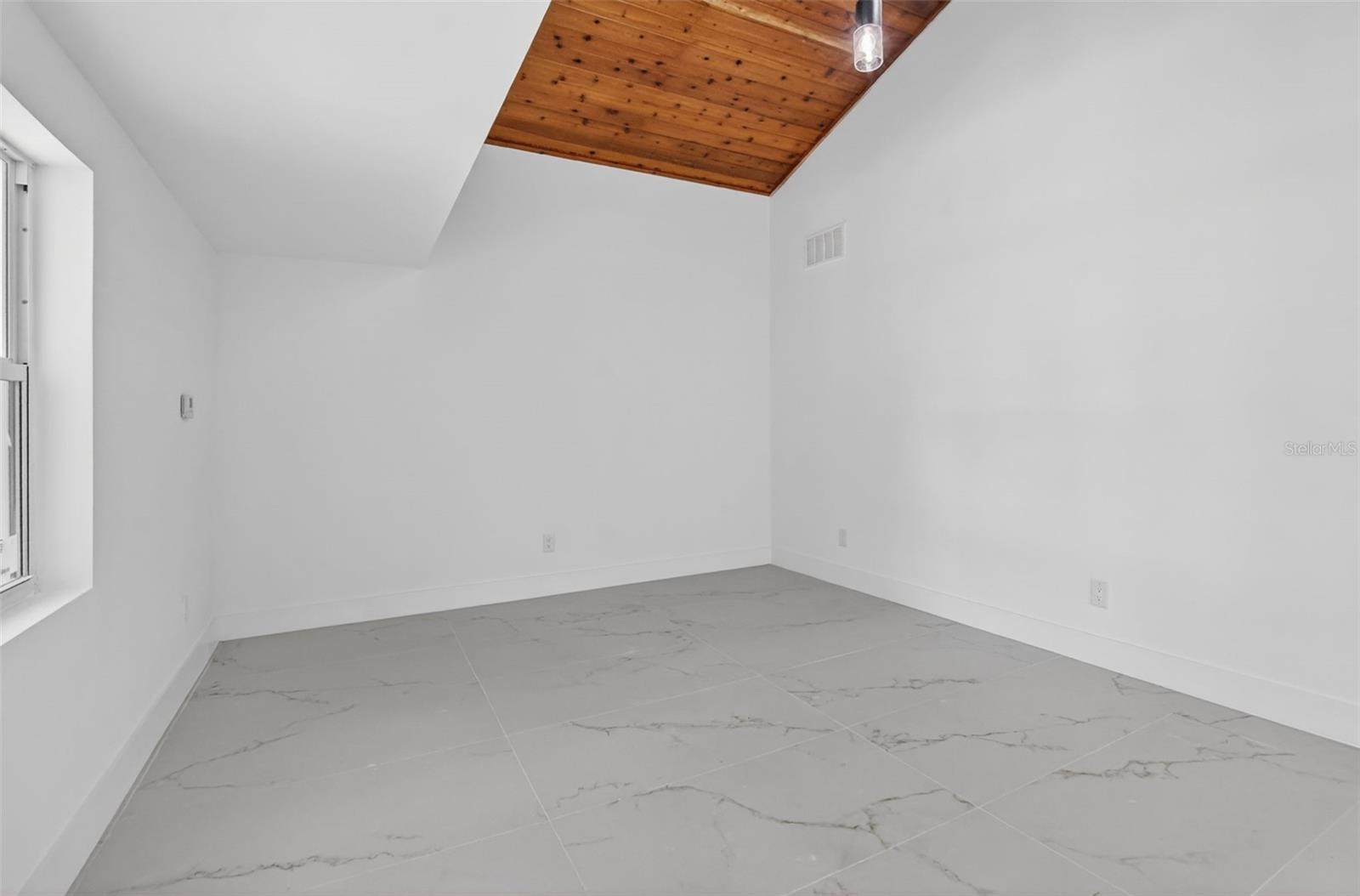 Image 18 of 62 For 4701 1st Place