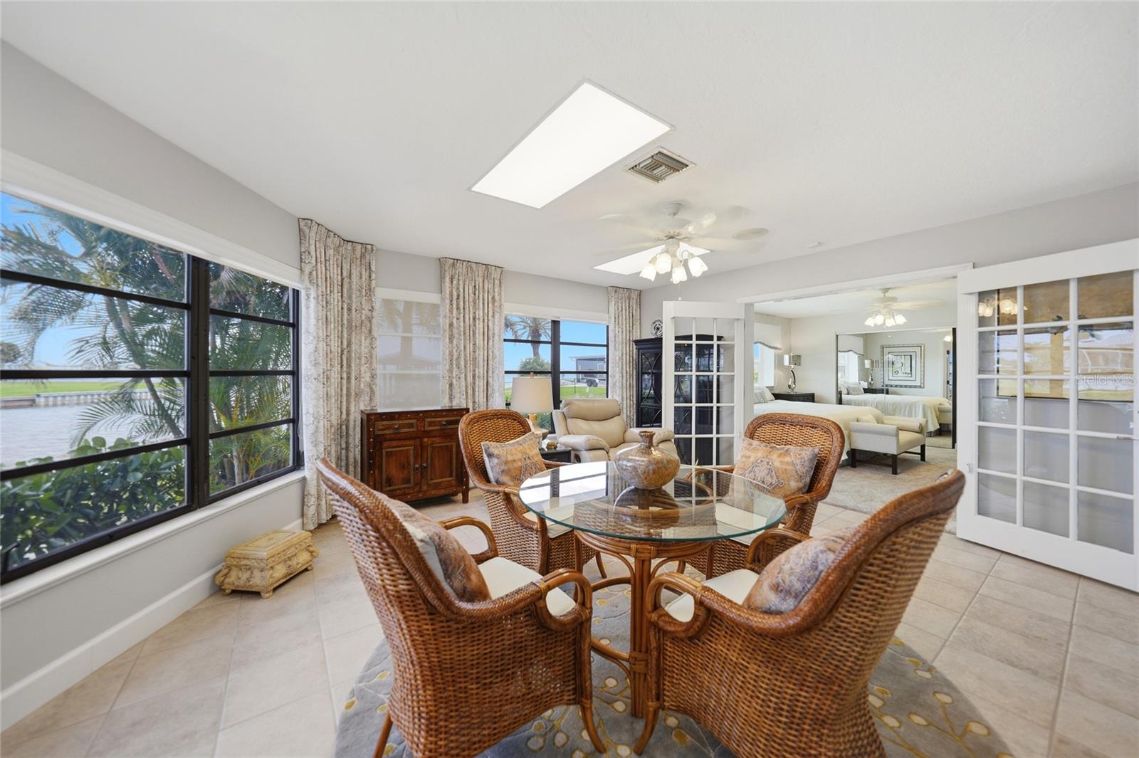 Image 17 of 31 For 374 Severin Road Se