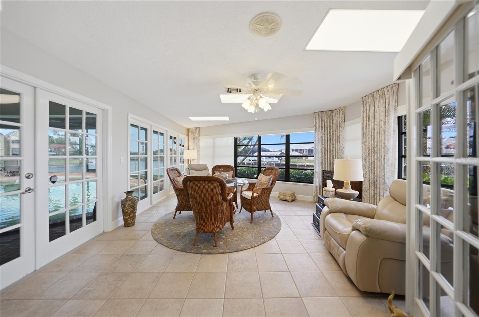 Image 18 of 31 For 374 Severin Road Se