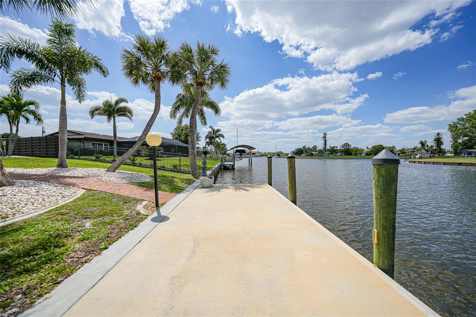 Image 24 of 31 For 374 Severin Road Se