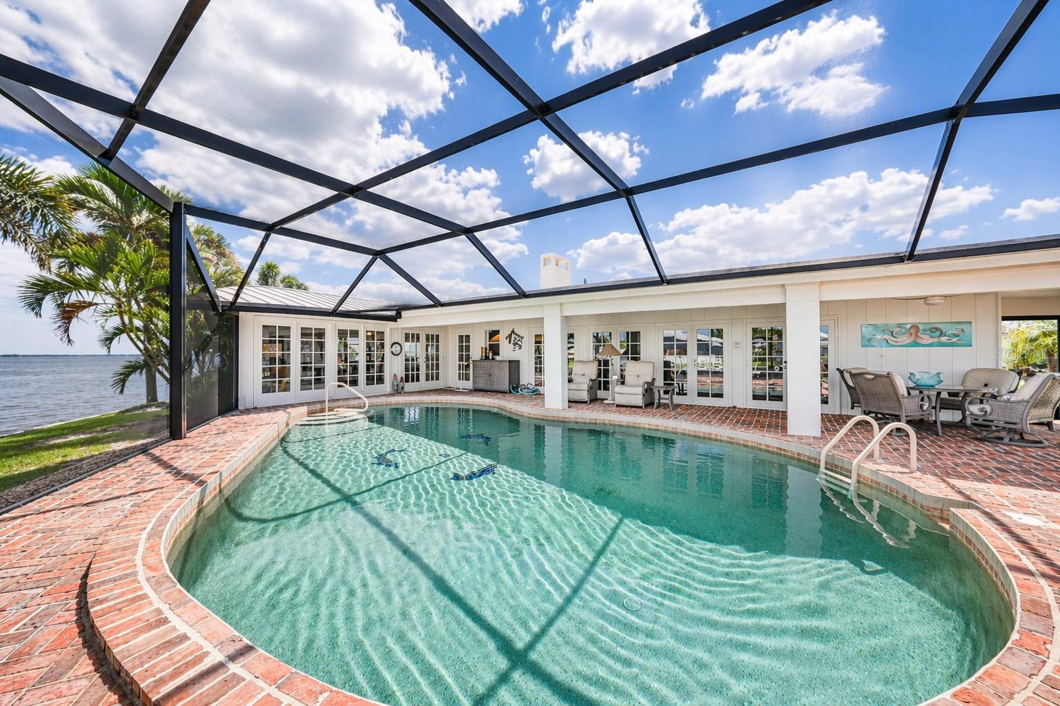 Image 4 of 31 For 374 Severin Road Se