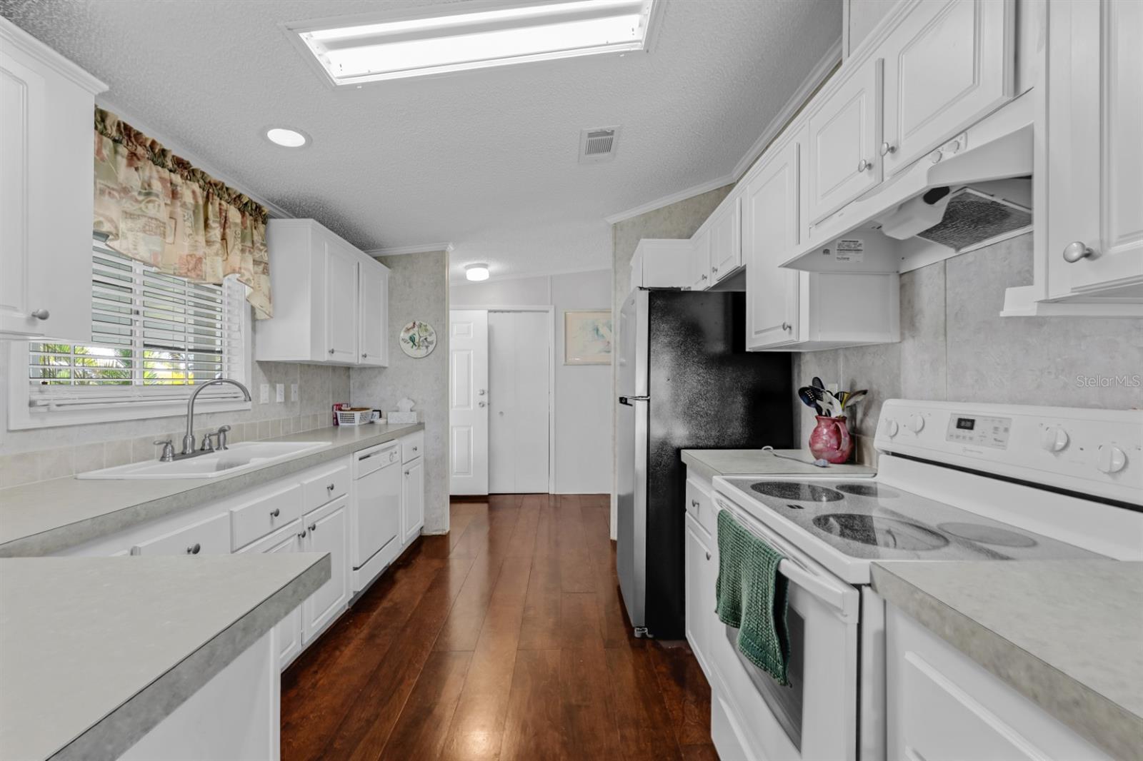 Image 10 of 93 For 2100 Kings Highway 364