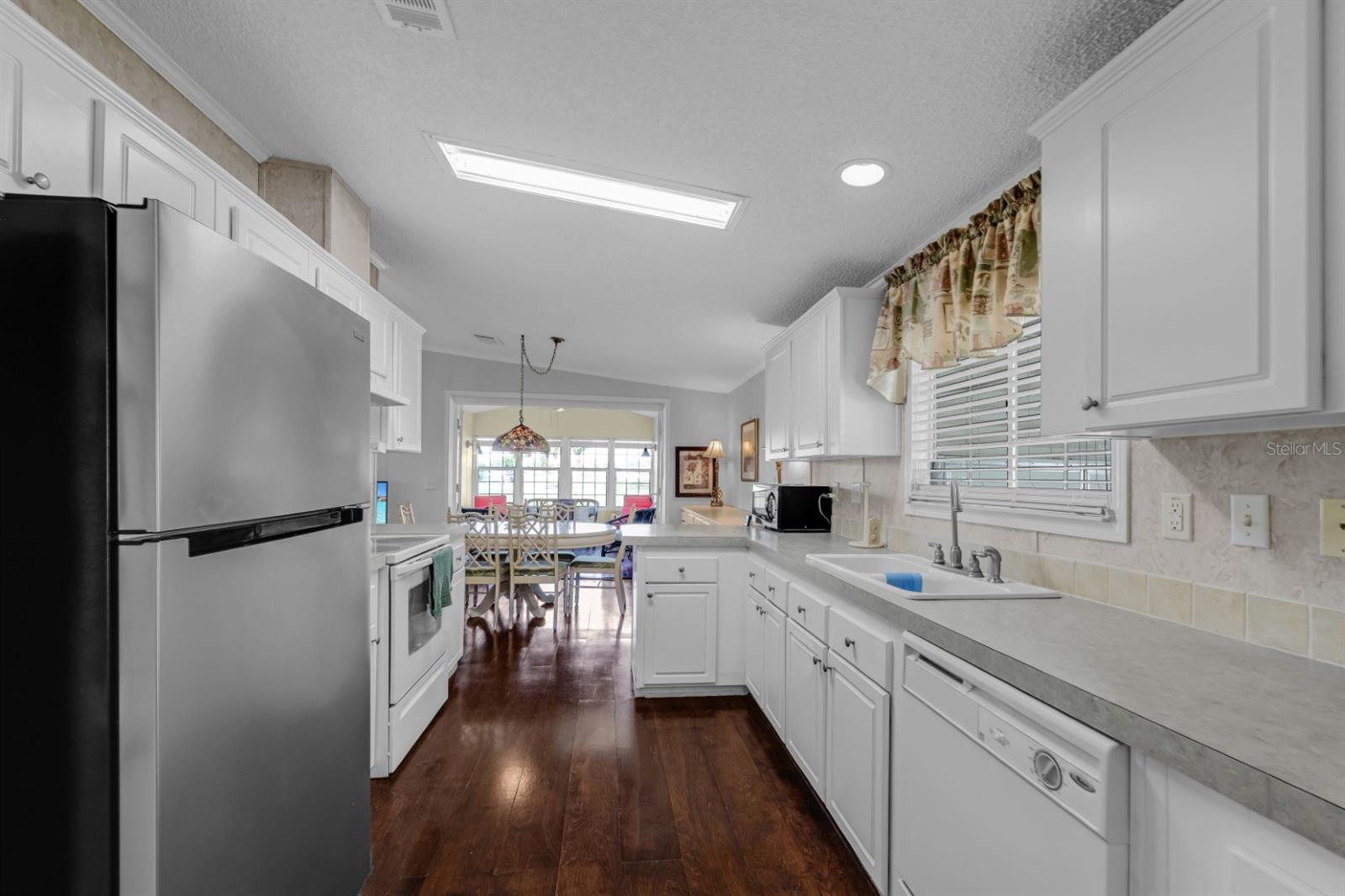 Image 11 of 93 For 2100 Kings Highway 364