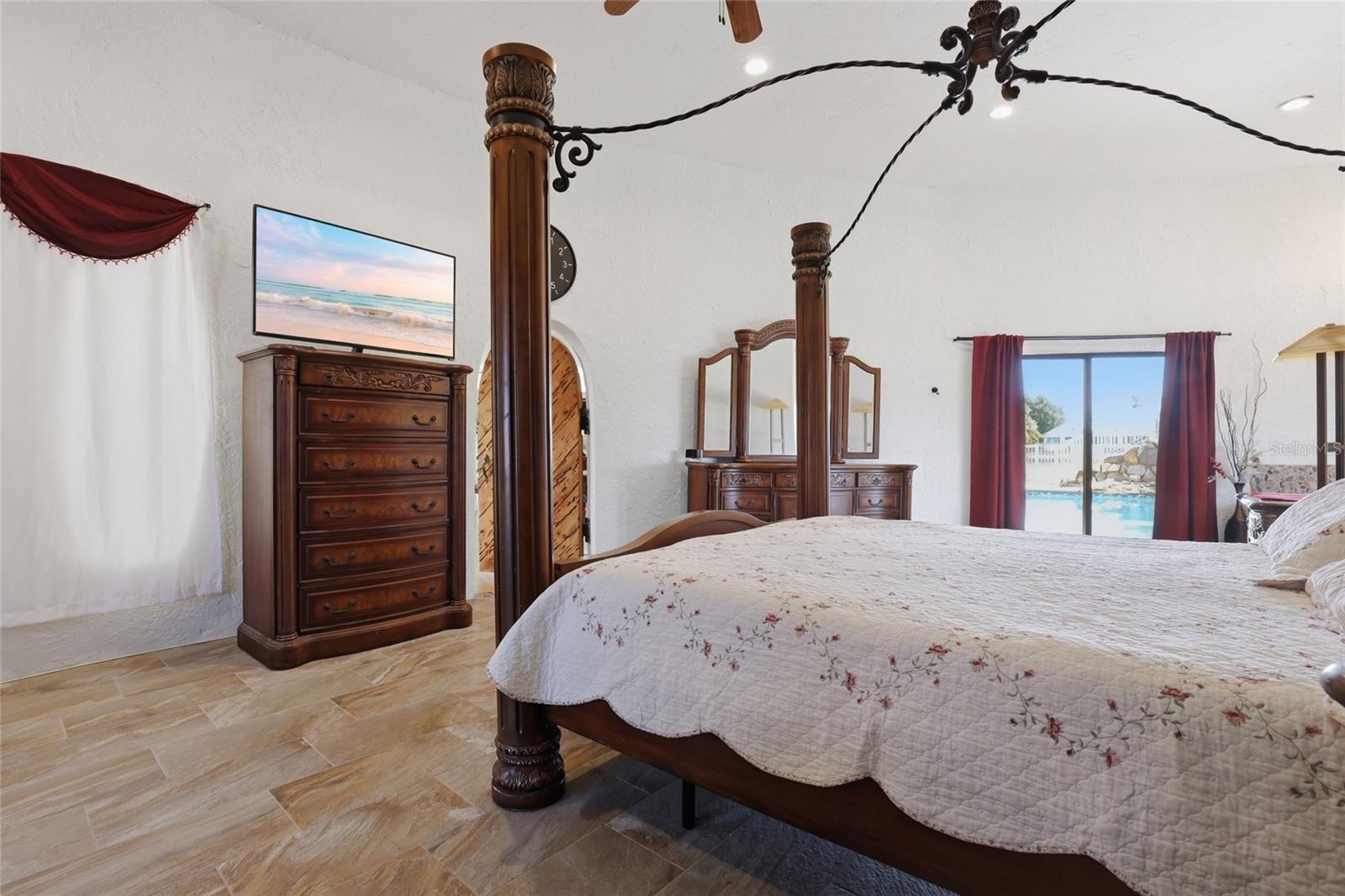 Image 18 of 59 For 12902 David Drive