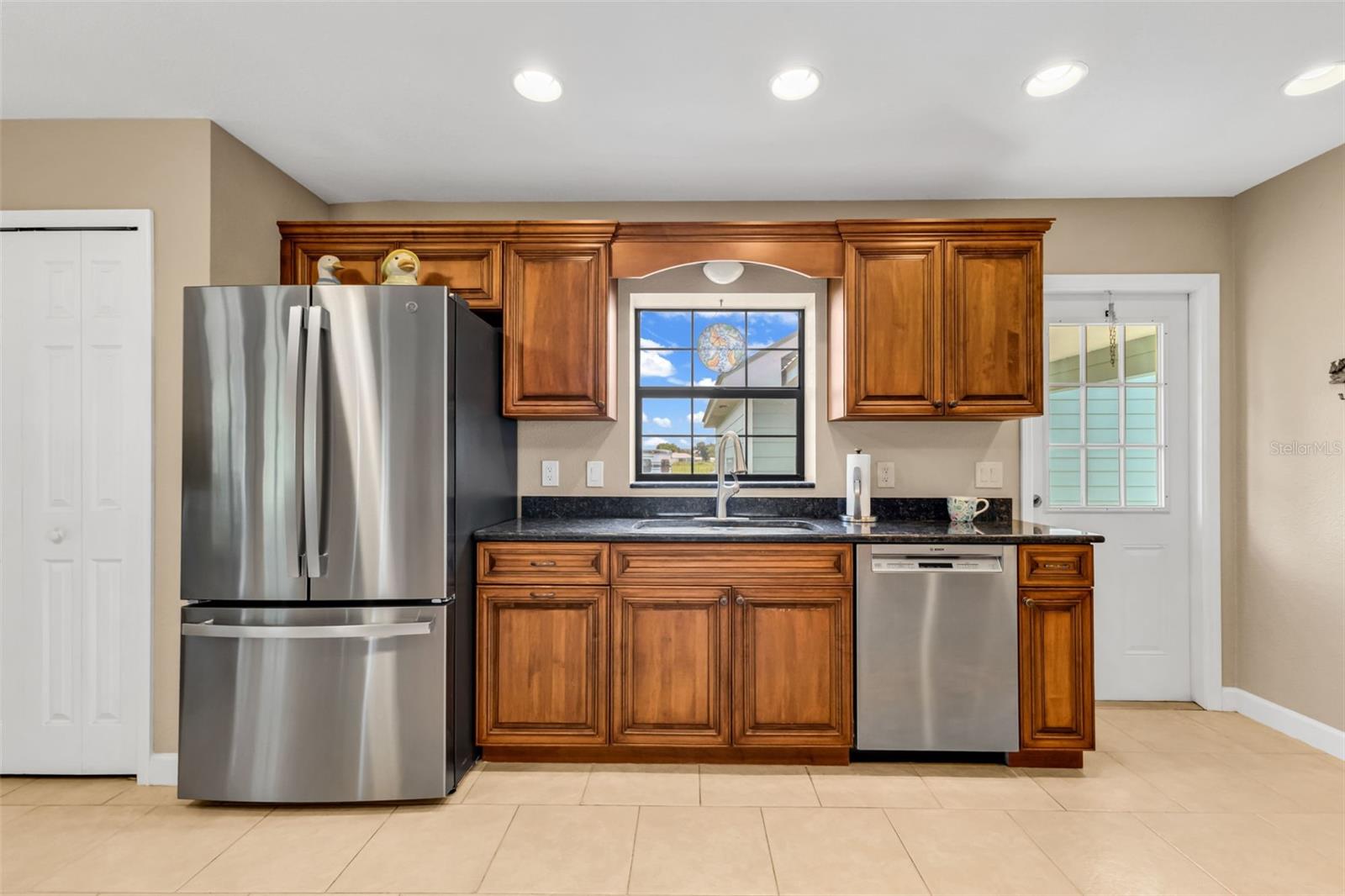 Image 14 of 66 For 7662 Liverpool Road