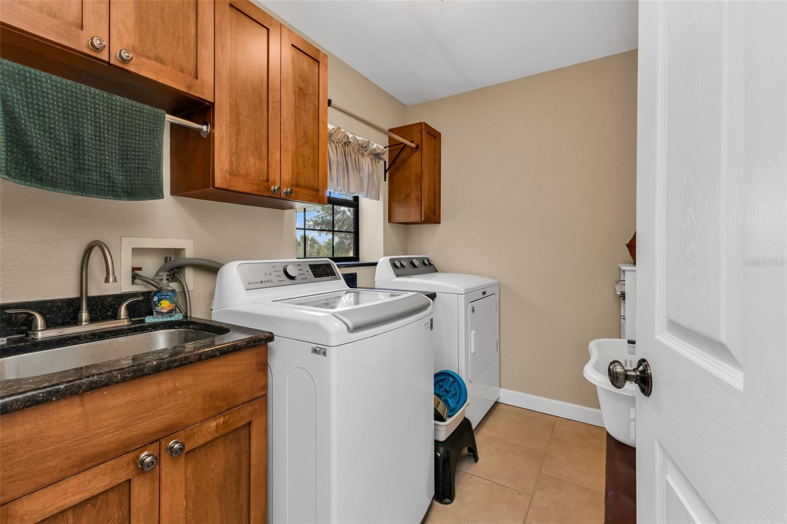 Image 18 of 66 For 7662 Liverpool Road