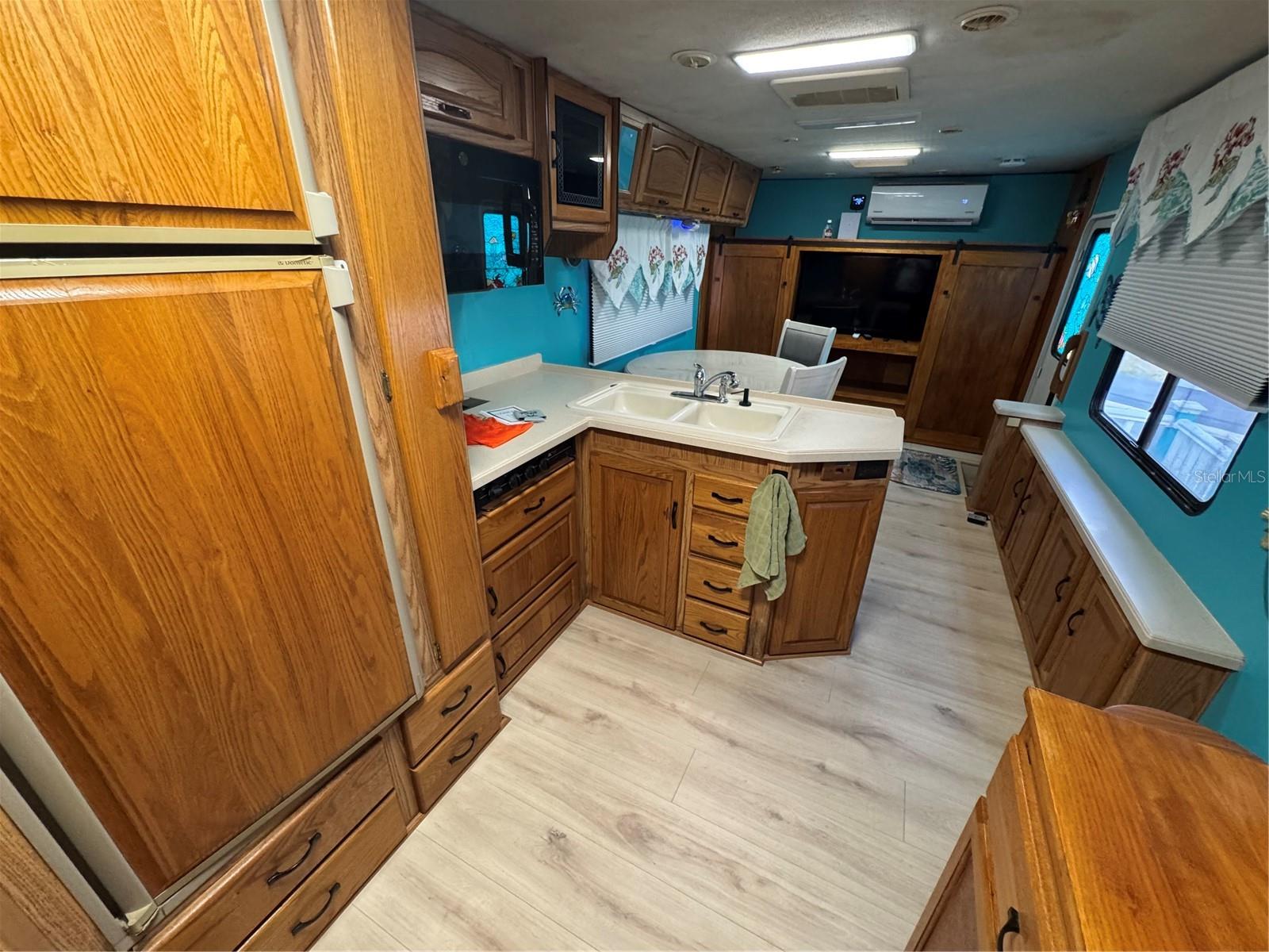 Image 10 of 23 For 46900 Bermont Road 139