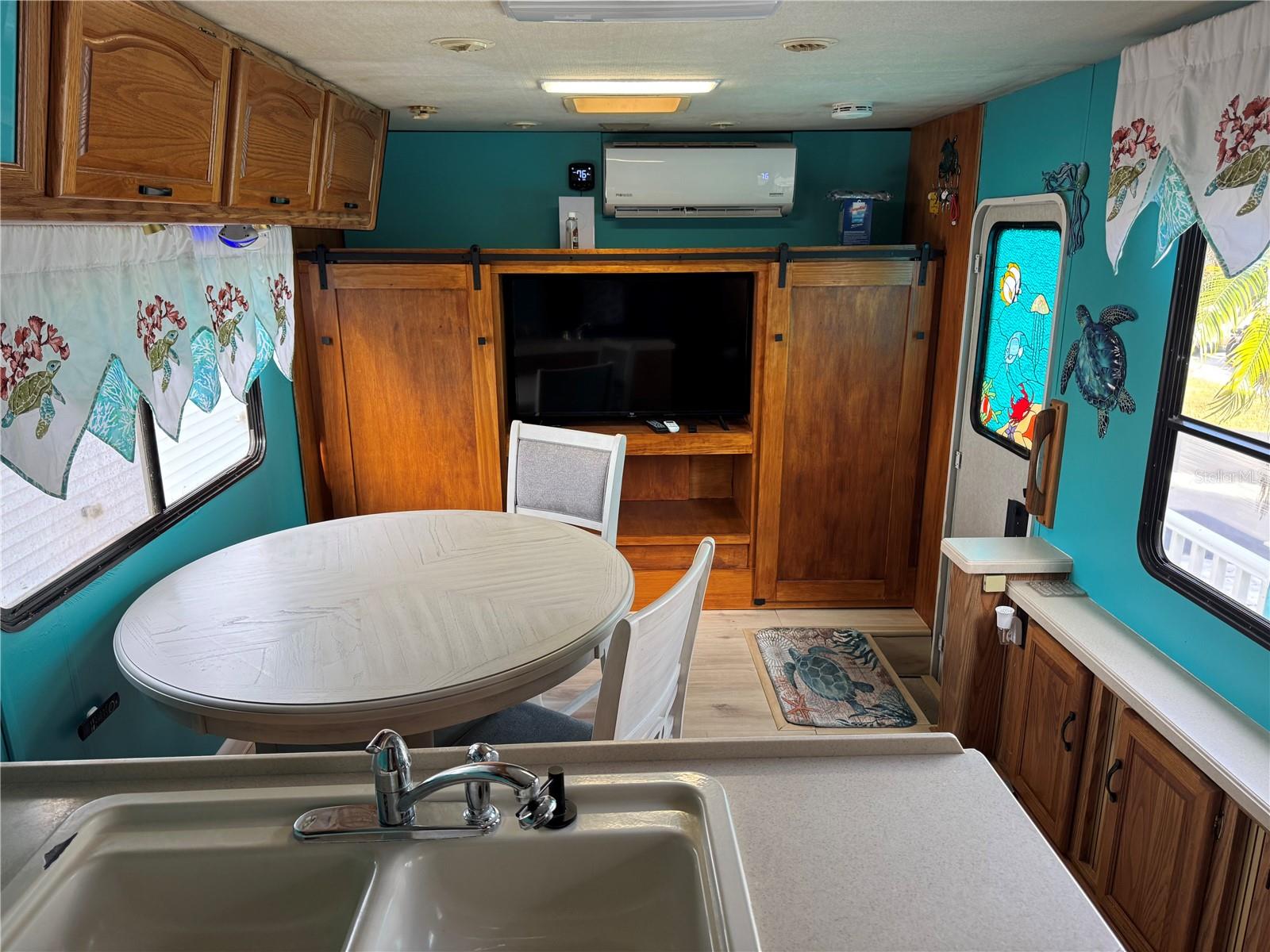 Image 5 of 23 For 46900 Bermont Road 139