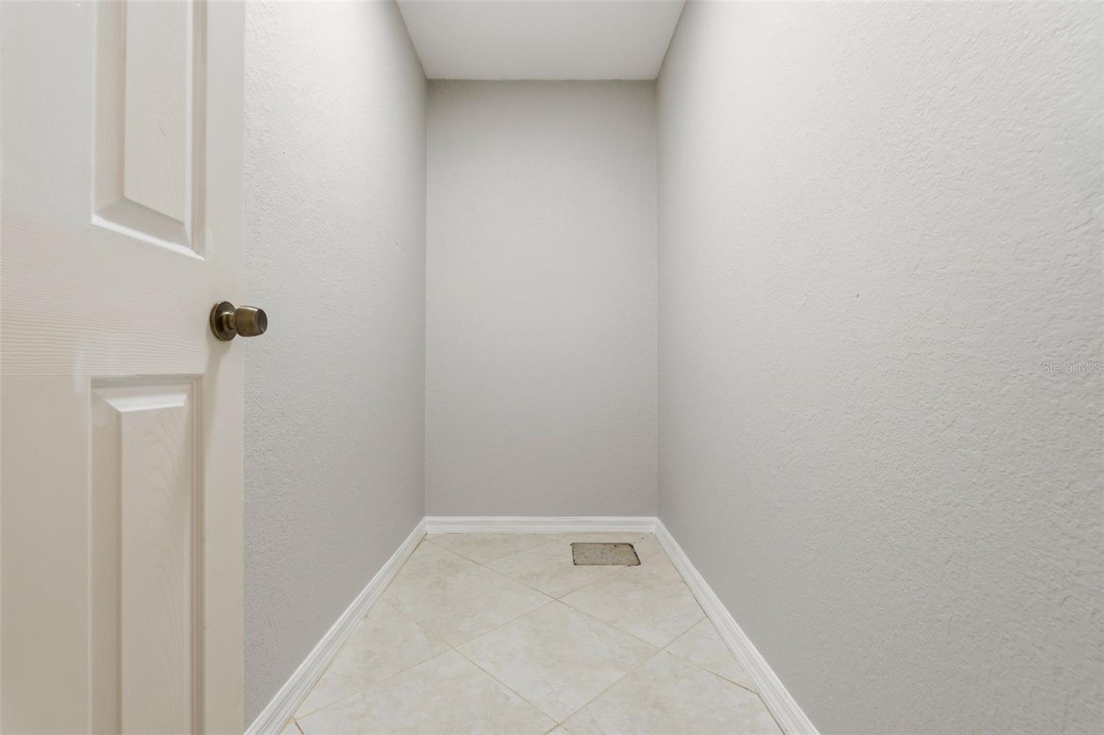 Image 27 of 36 For 25391 Rupert Road