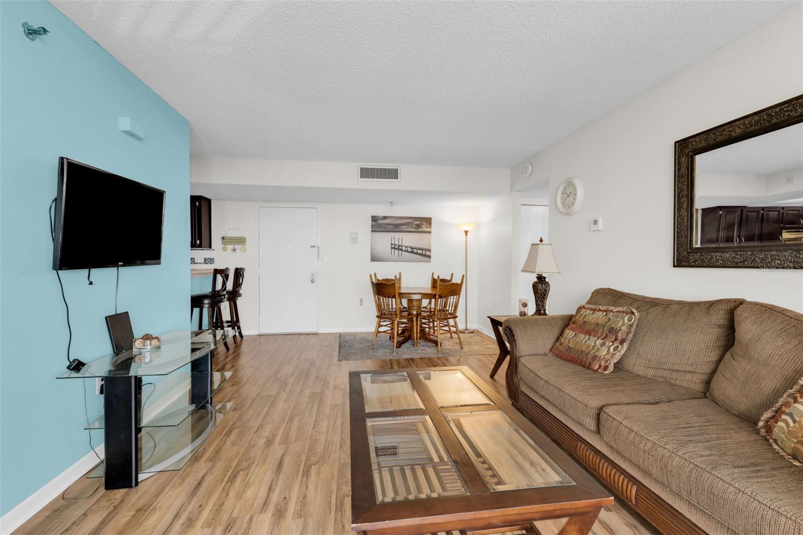 Image 11 of 46 For 21405 Olean Boulevard 528