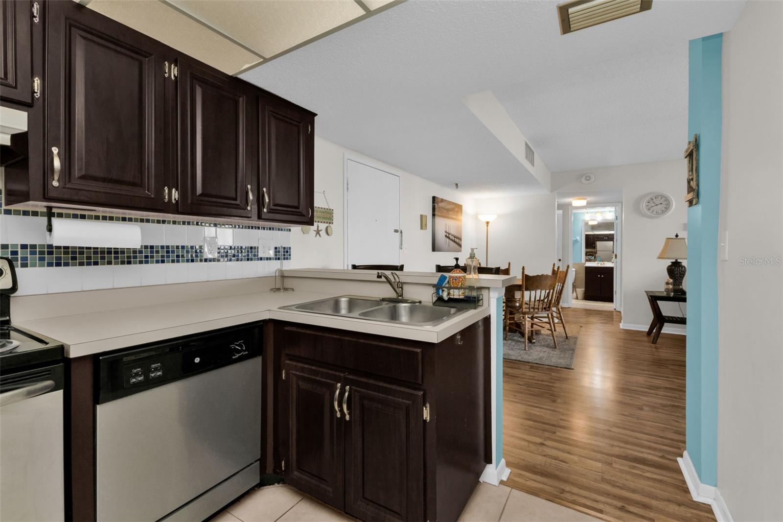 Image 18 of 46 For 21405 Olean Boulevard 528