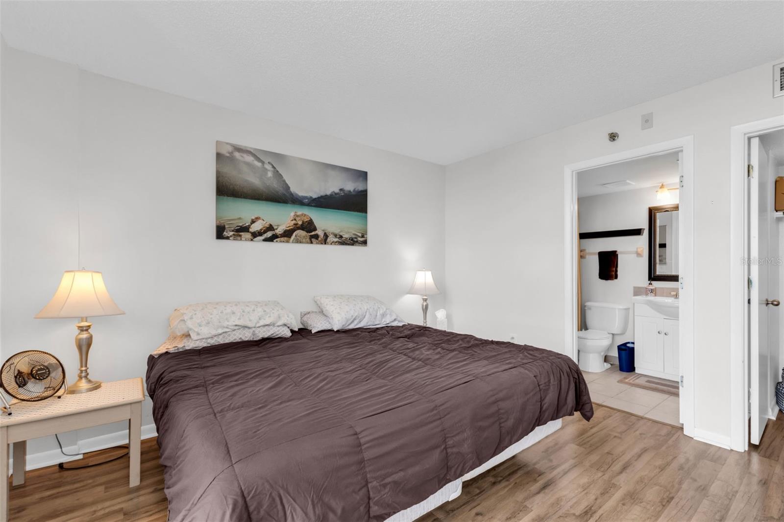 Image 20 of 46 For 21405 Olean Boulevard 528