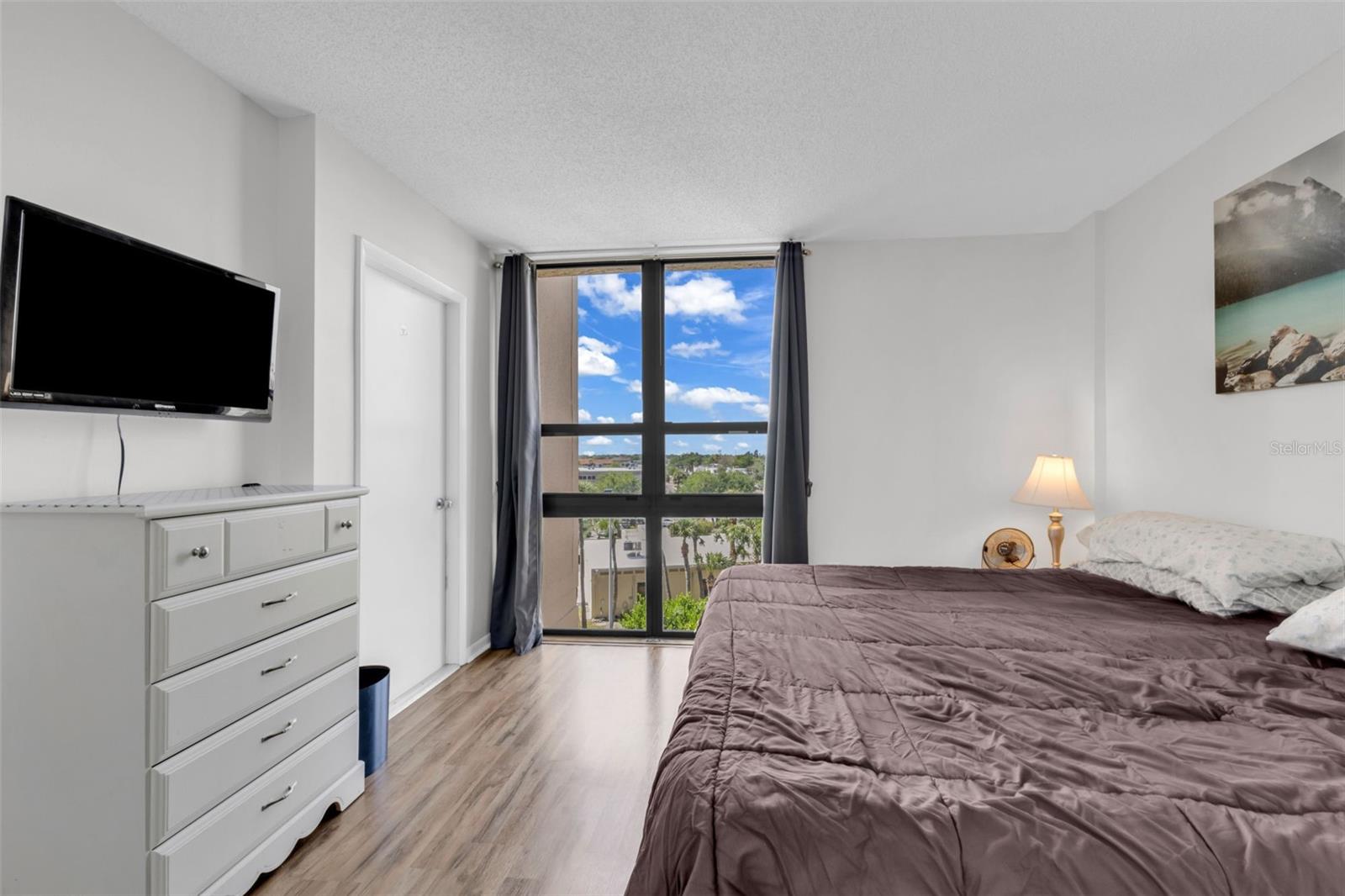 Image 21 of 46 For 21405 Olean Boulevard 528