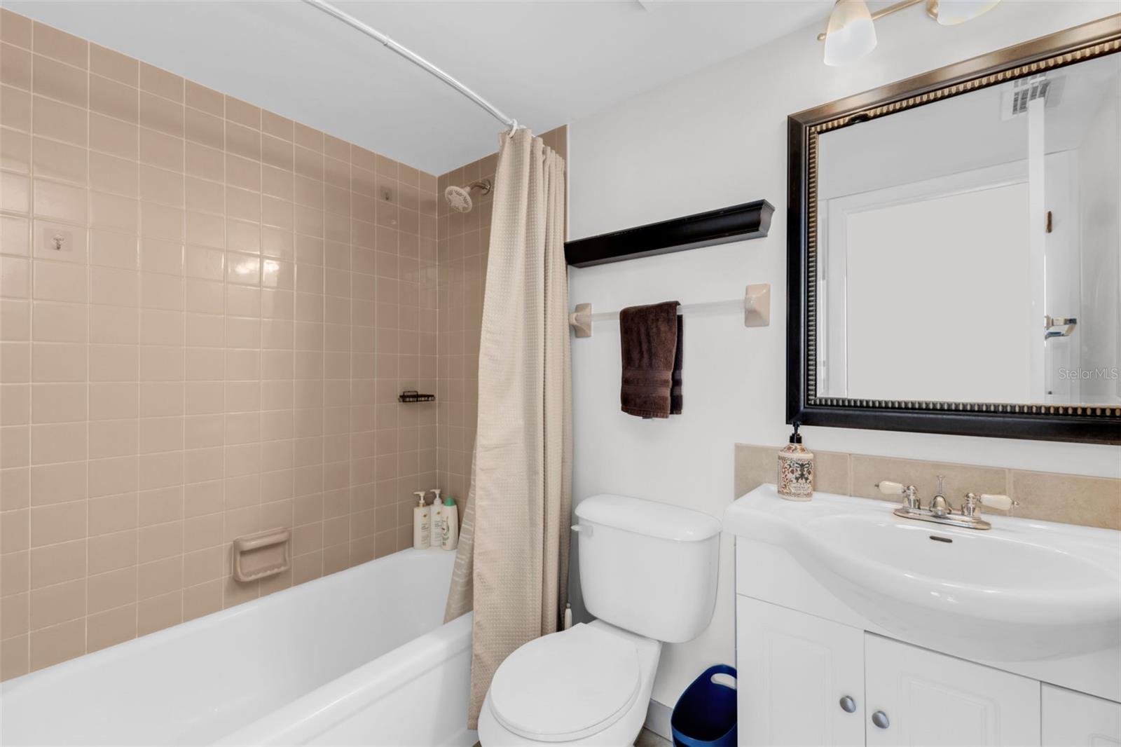 Image 23 of 46 For 21405 Olean Boulevard 528