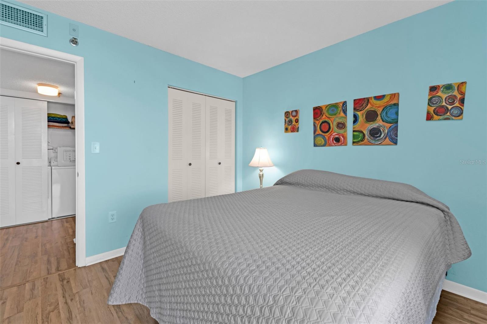 Image 27 of 46 For 21405 Olean Boulevard 528