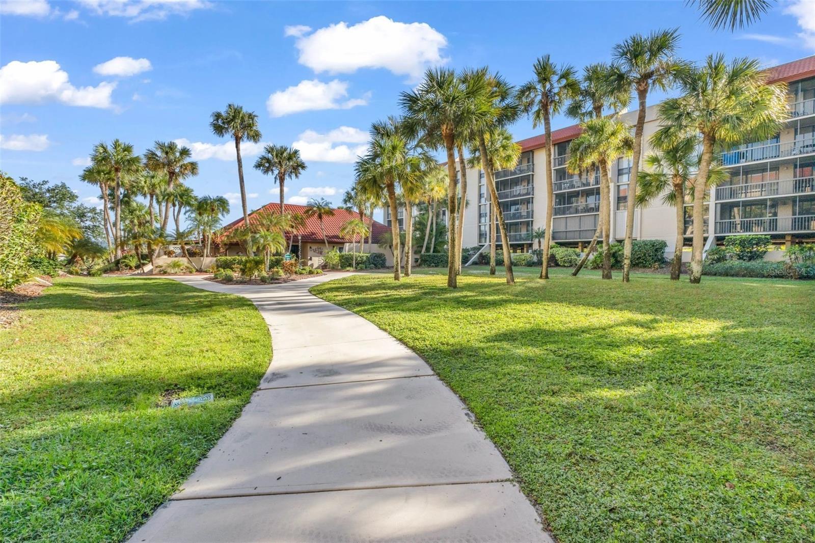 Image 31 of 46 For 21405 Olean Boulevard 528