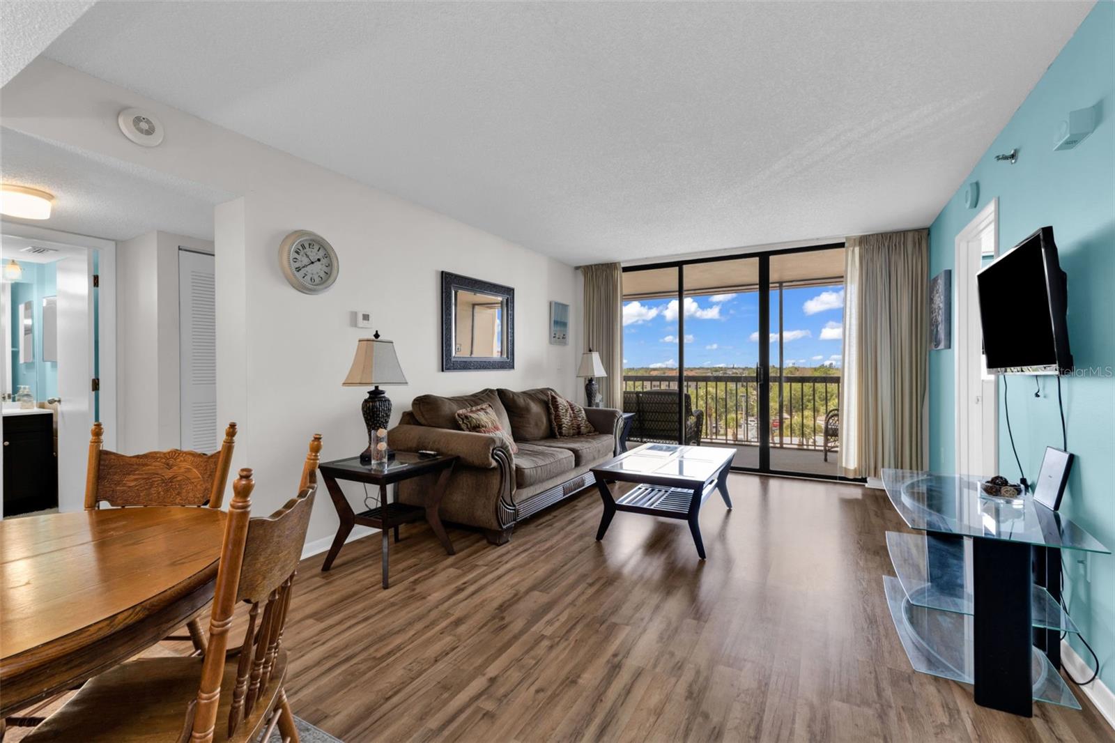 Image 7 of 46 For 21405 Olean Boulevard 528