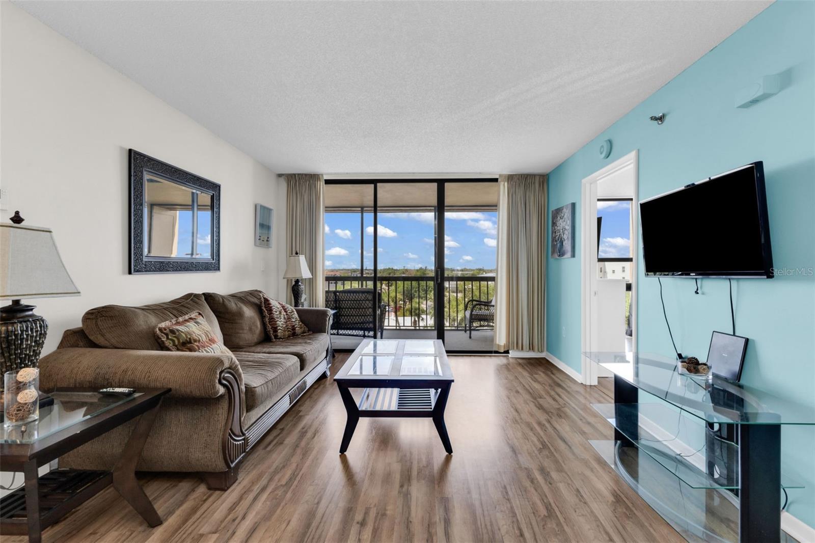 Image 8 of 46 For 21405 Olean Boulevard 528