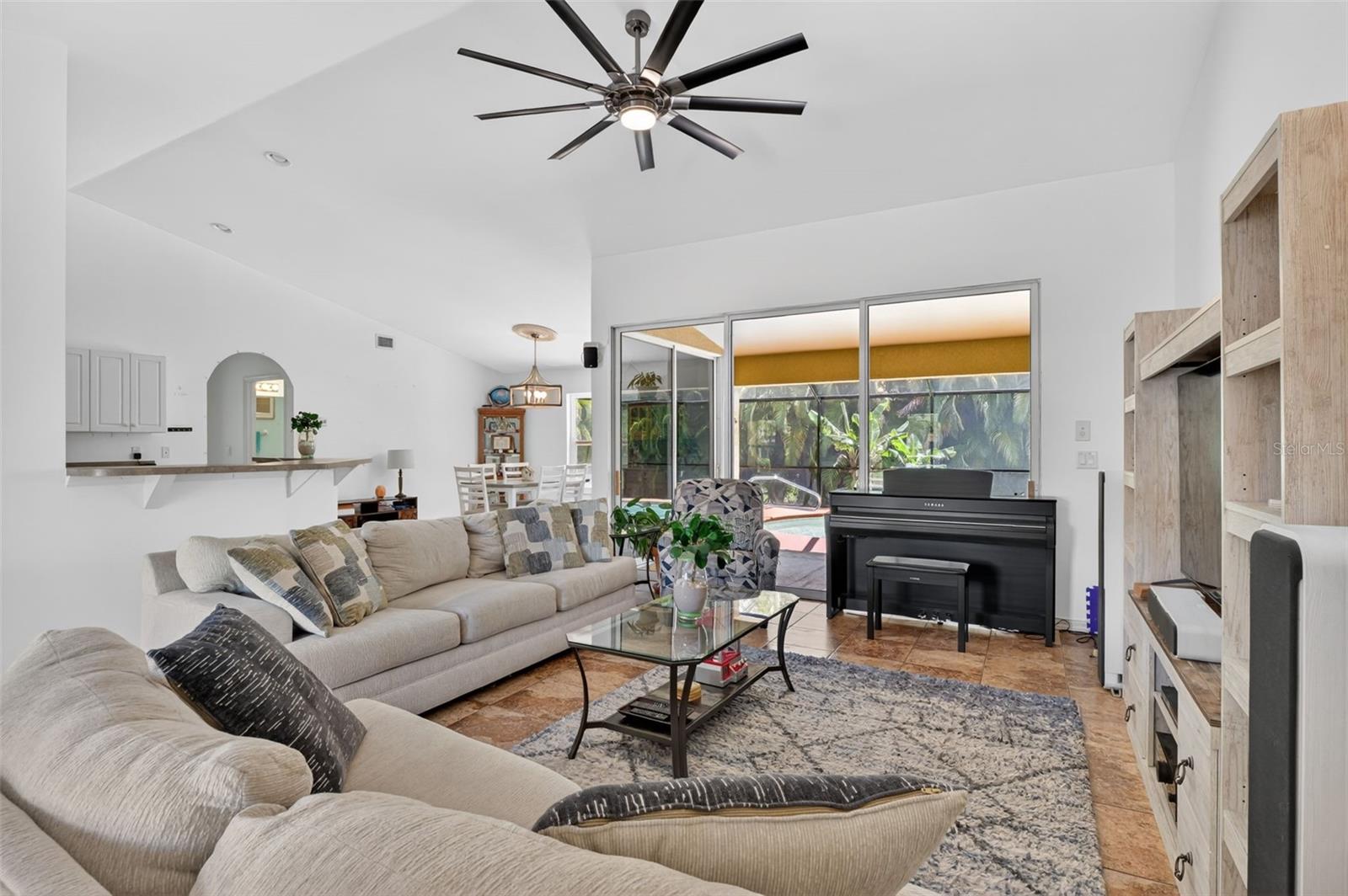 Image 16 of 62 For 3809 Agualinda Boulevard