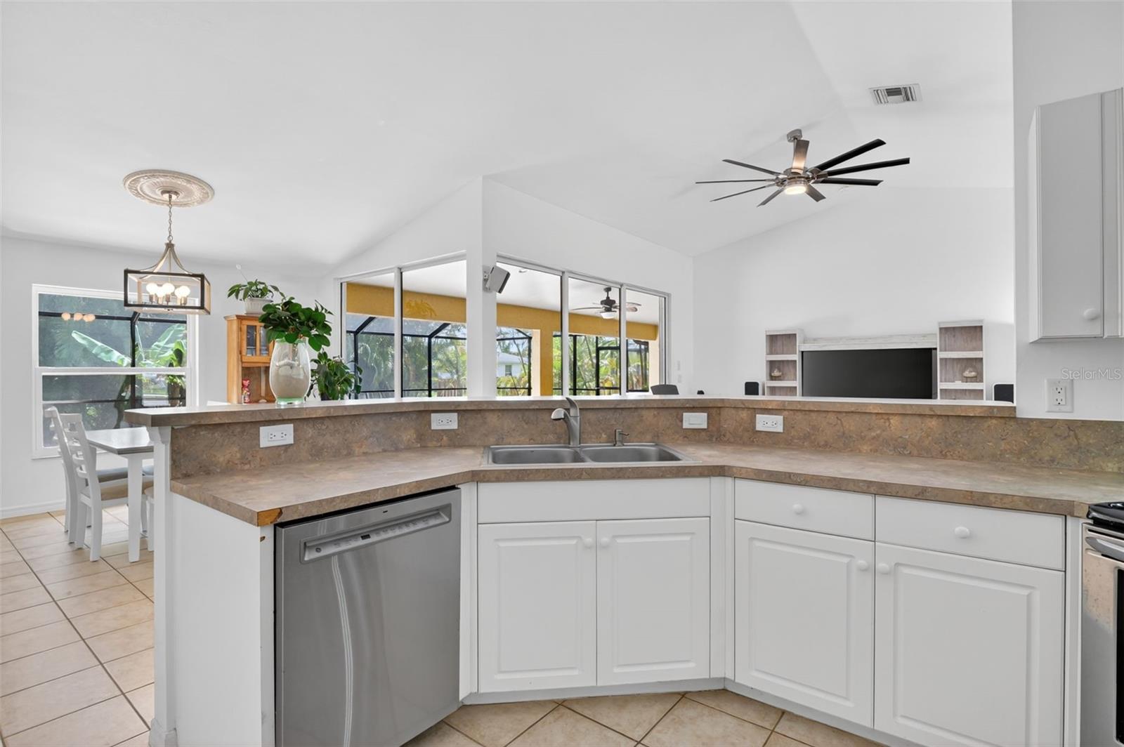 Image 23 of 62 For 3809 Agualinda Boulevard