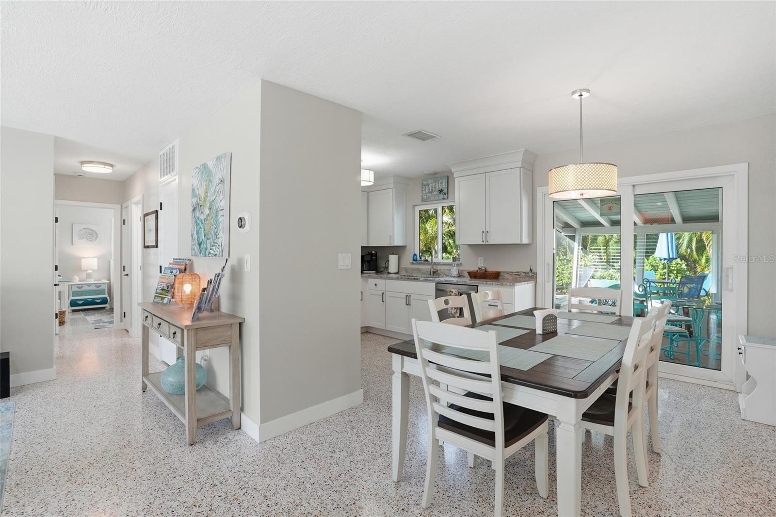 Image 11 of 49 For 415 Harvey Street